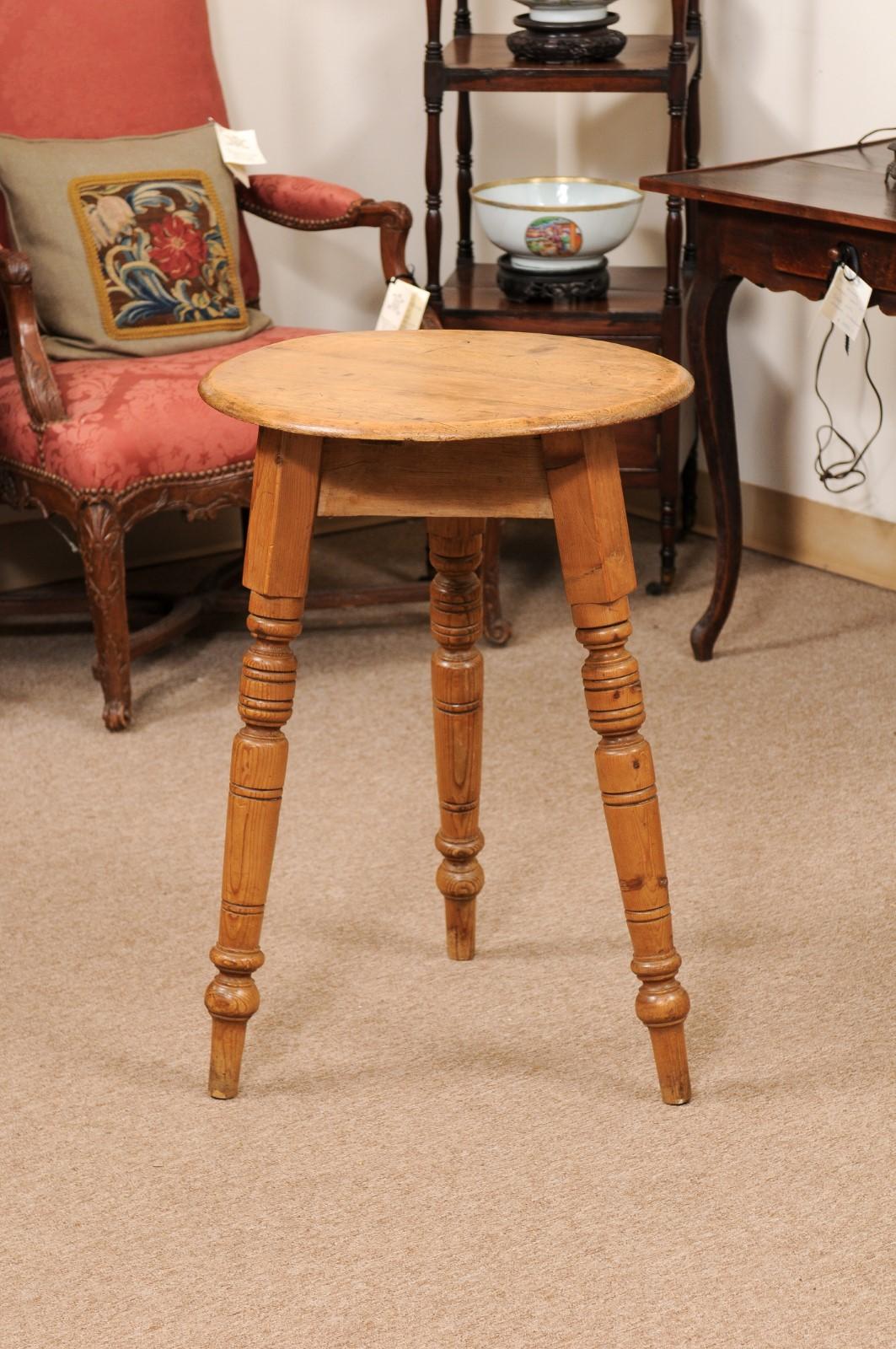  Late 19th Century English Pine Cricket Table with Turned Legs For Sale 5