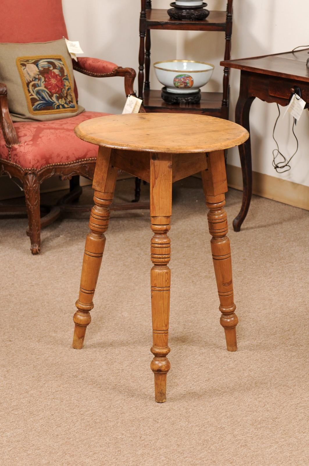  Late 19th Century English Pine Cricket Table with Turned Legs For Sale 6