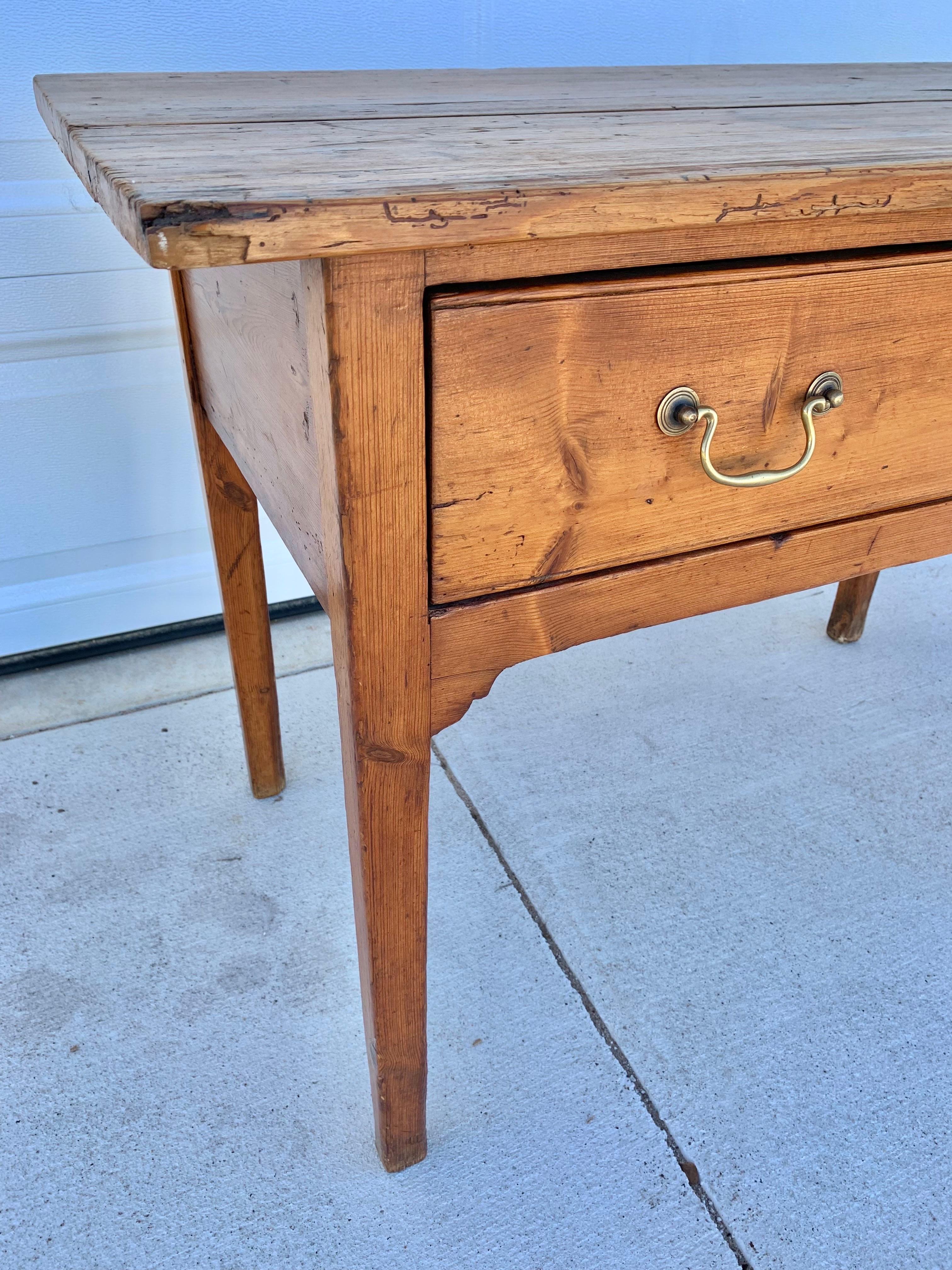 Table d'appoint en pin anglais de la fin du XIXe siècle en vente 5