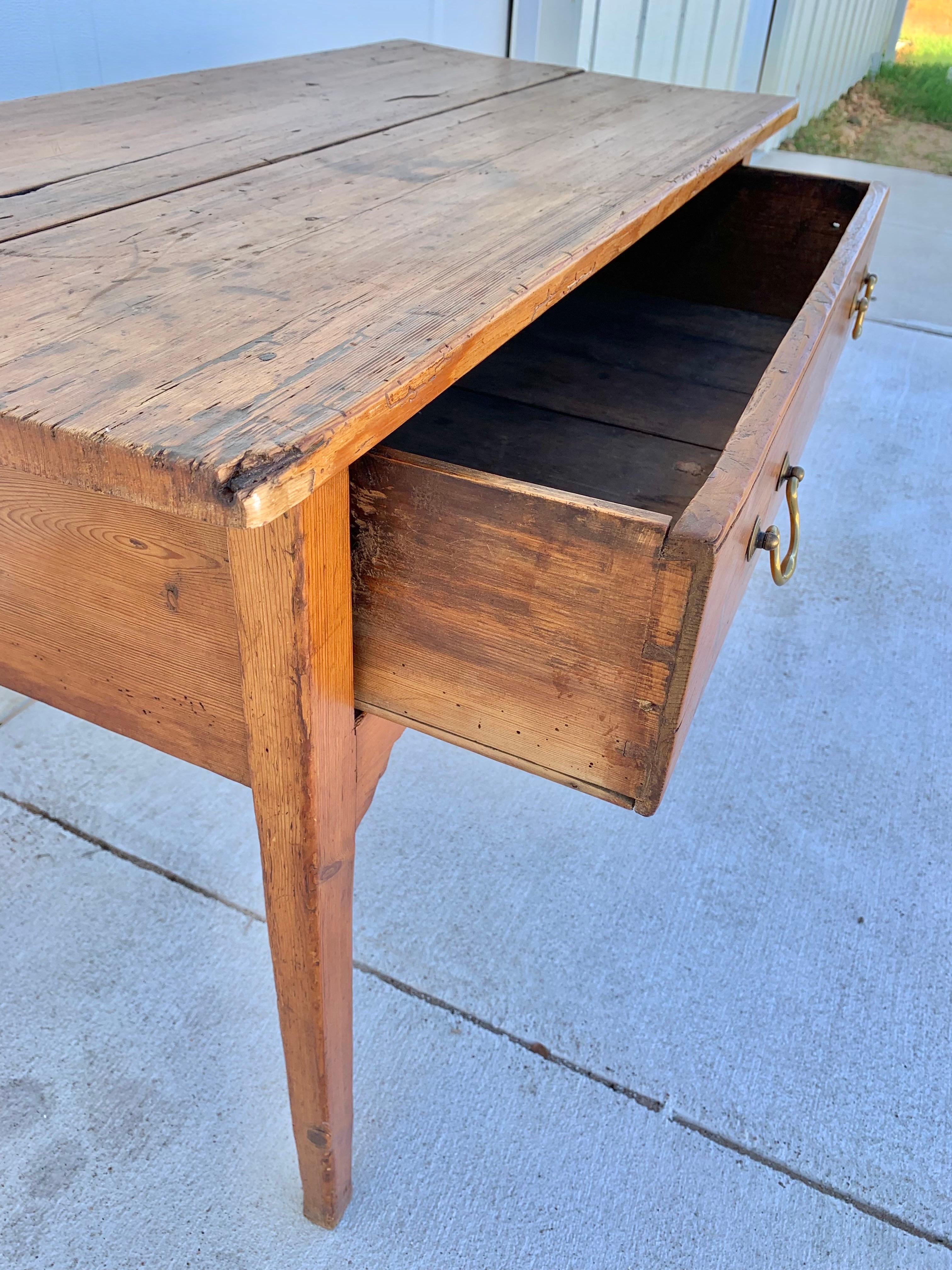 Table d'appoint en pin anglais de la fin du XIXe siècle en vente 8