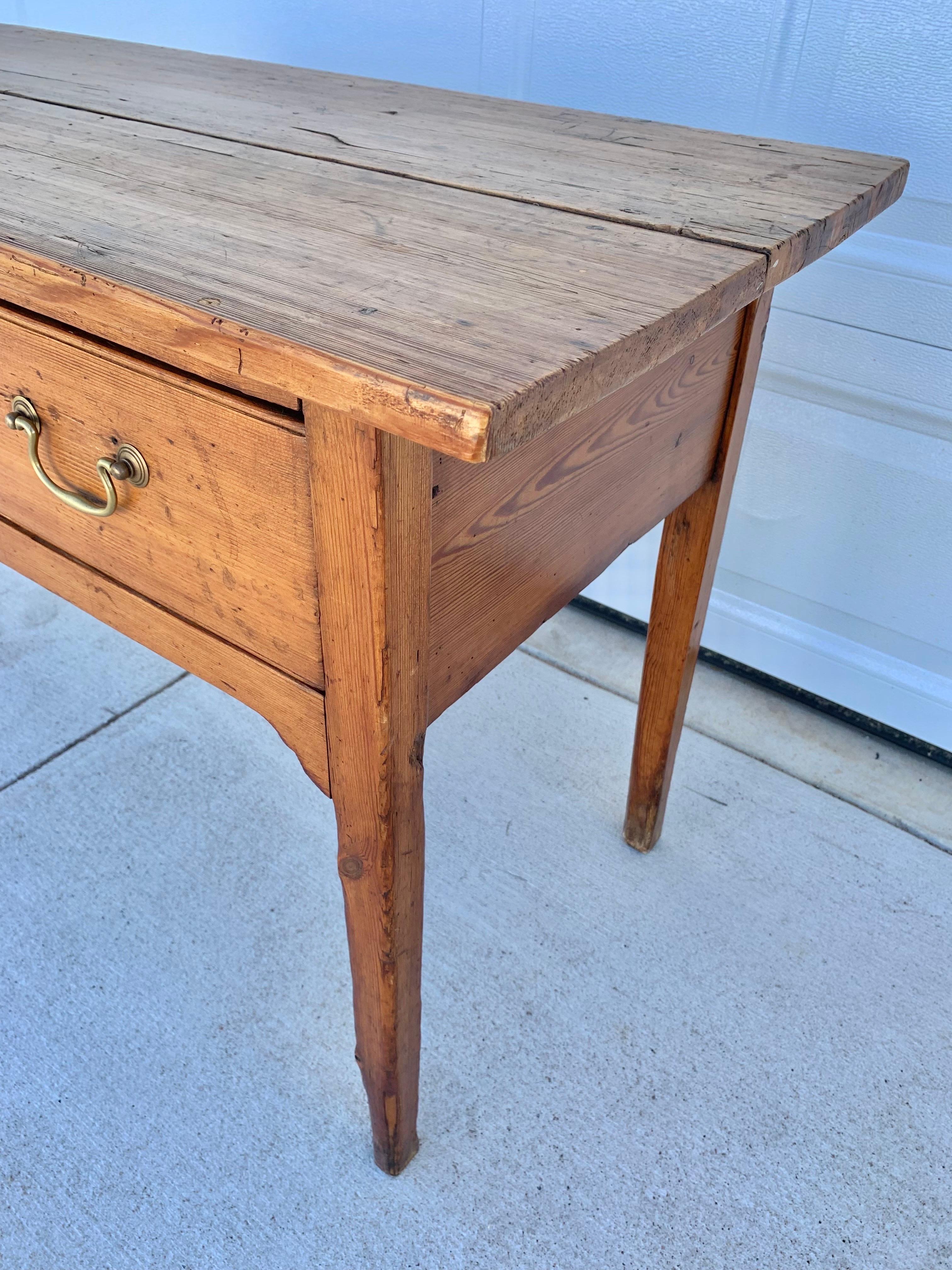 Table d'appoint en pin anglais de la fin du XIXe siècle en vente 9
