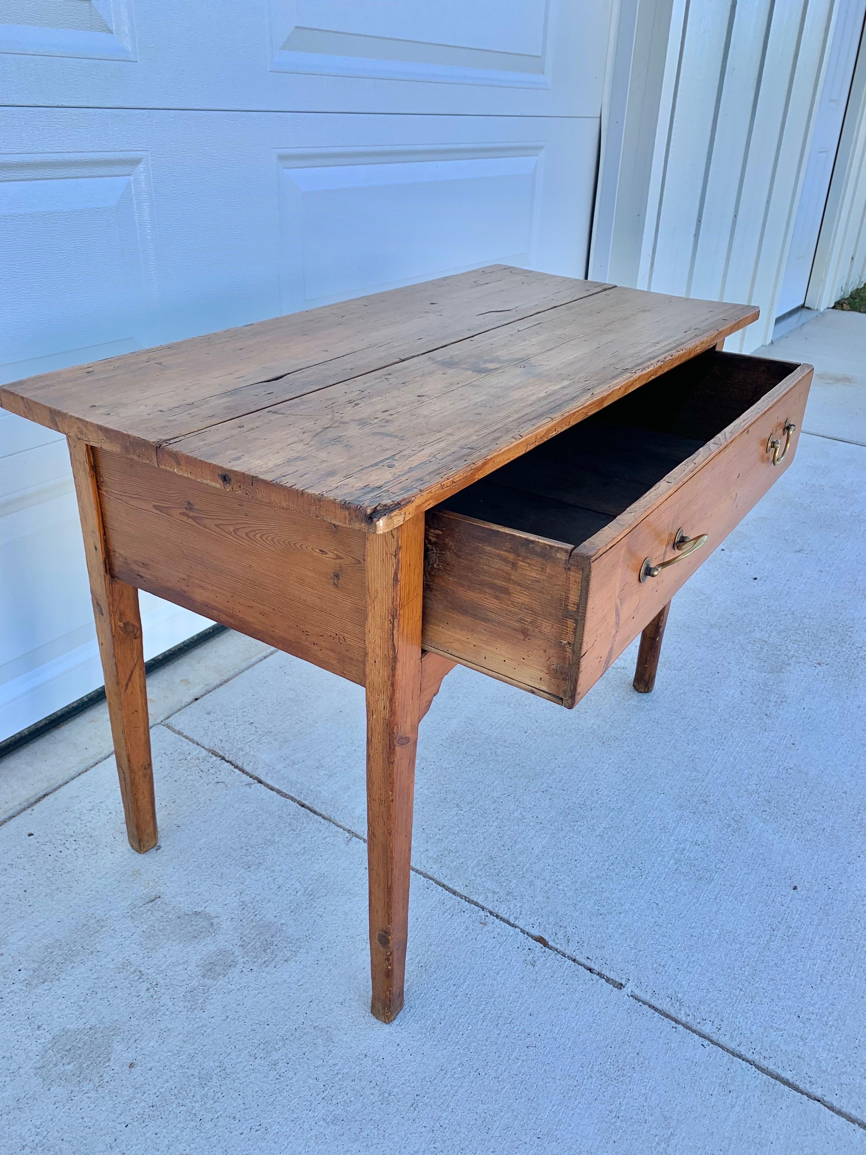 Table d'appoint en pin anglais de la fin du XIXe siècle en vente 12