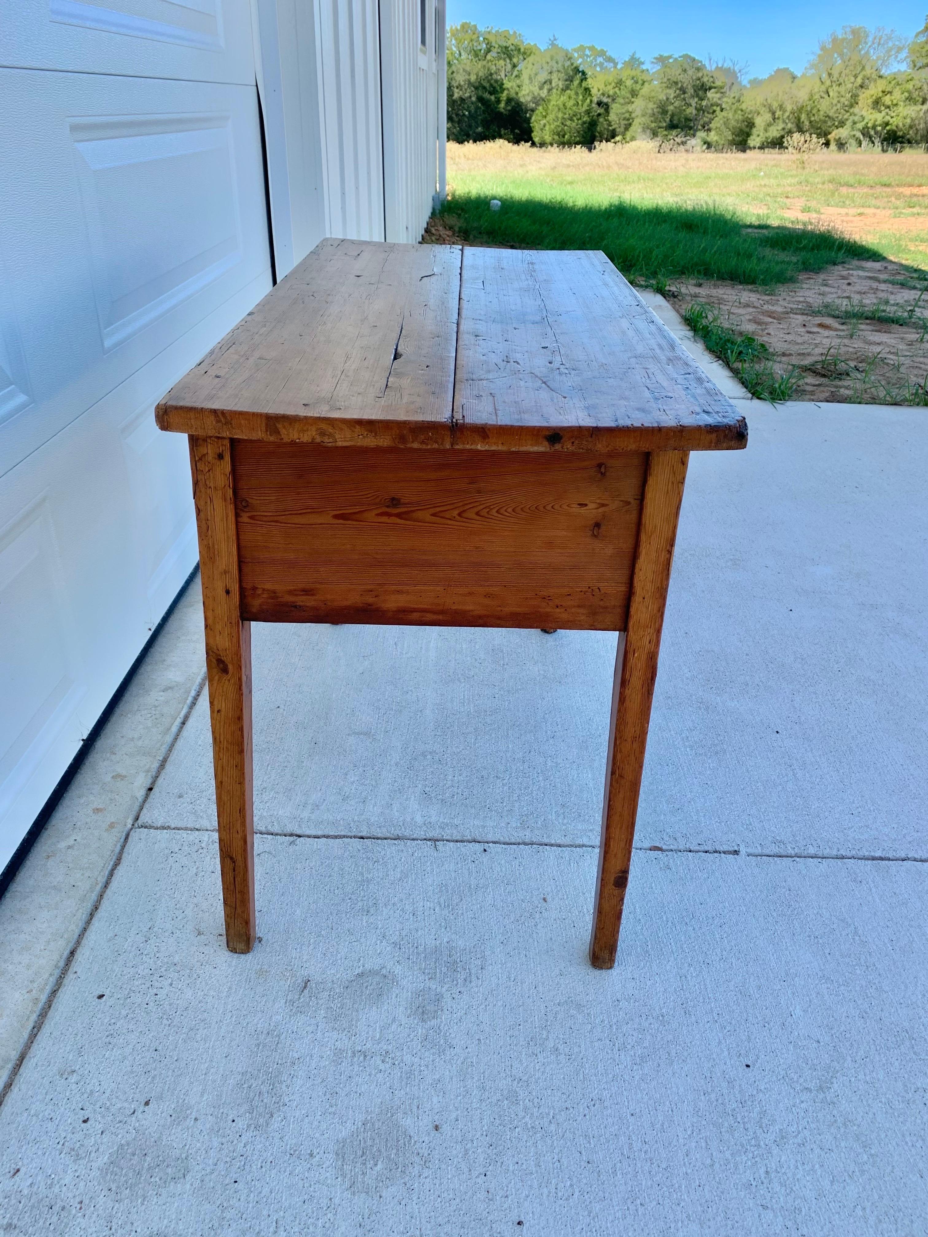Anglais Table d'appoint en pin anglais de la fin du XIXe siècle en vente
