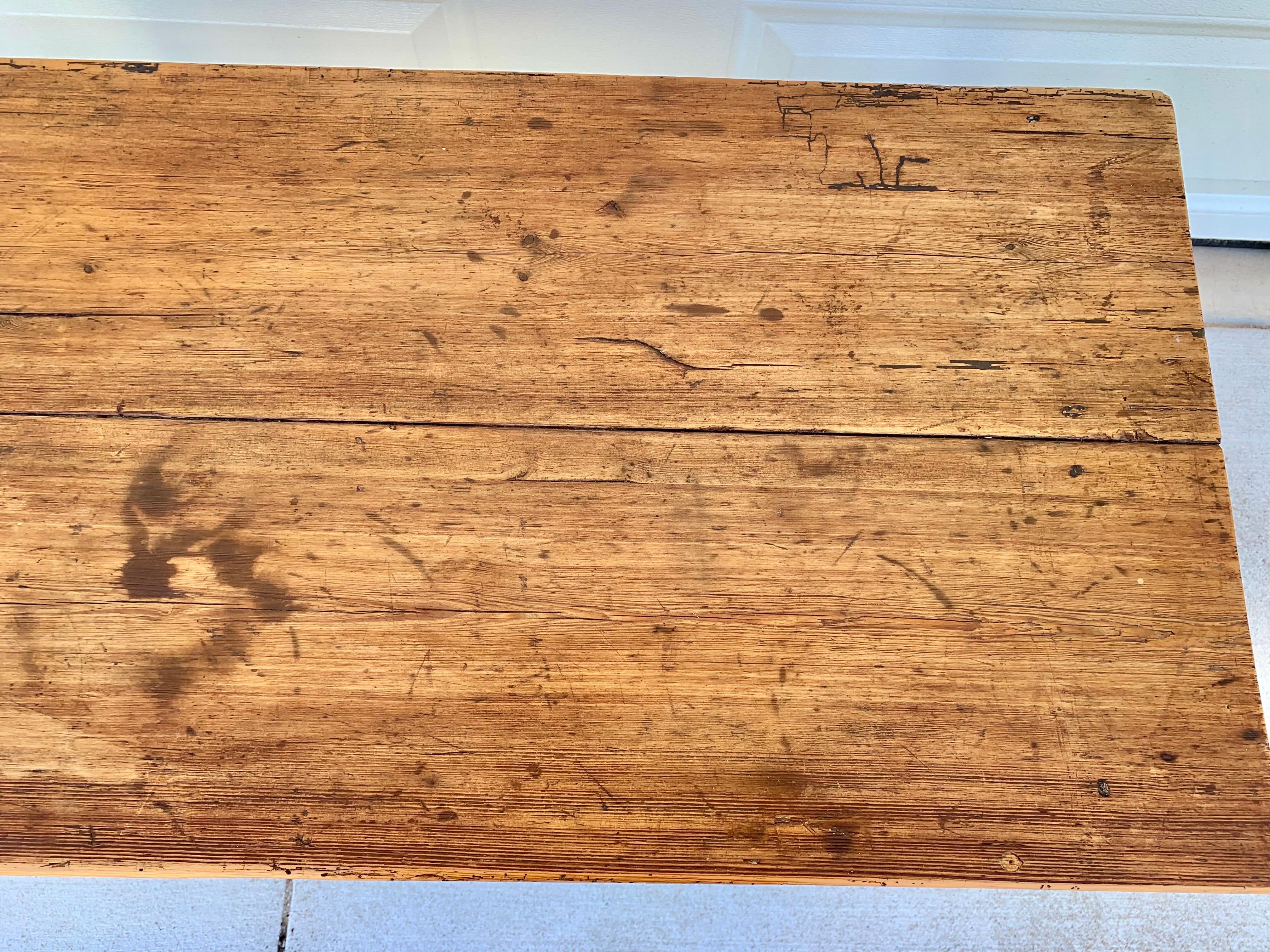 Table d'appoint en pin anglais de la fin du XIXe siècle en vente 3