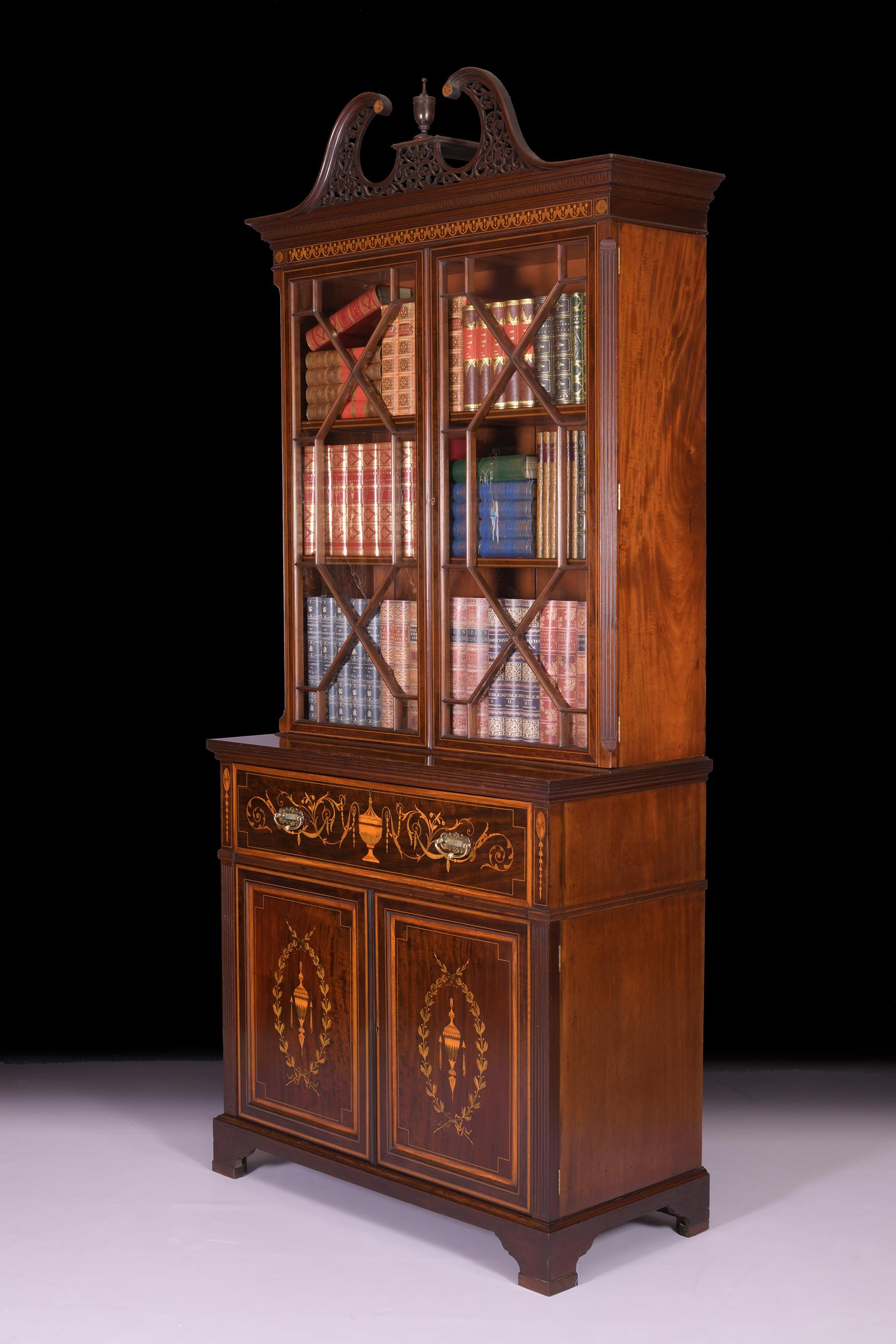Late 19th Century English Secretaire Bookcase by Edwards & Roberts In Excellent Condition For Sale In Dublin, IE