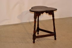 Late 19th Century English Side Table with Clover Shaped Top