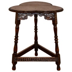 Late 19th Century English Side Table with Clover Shaped Top