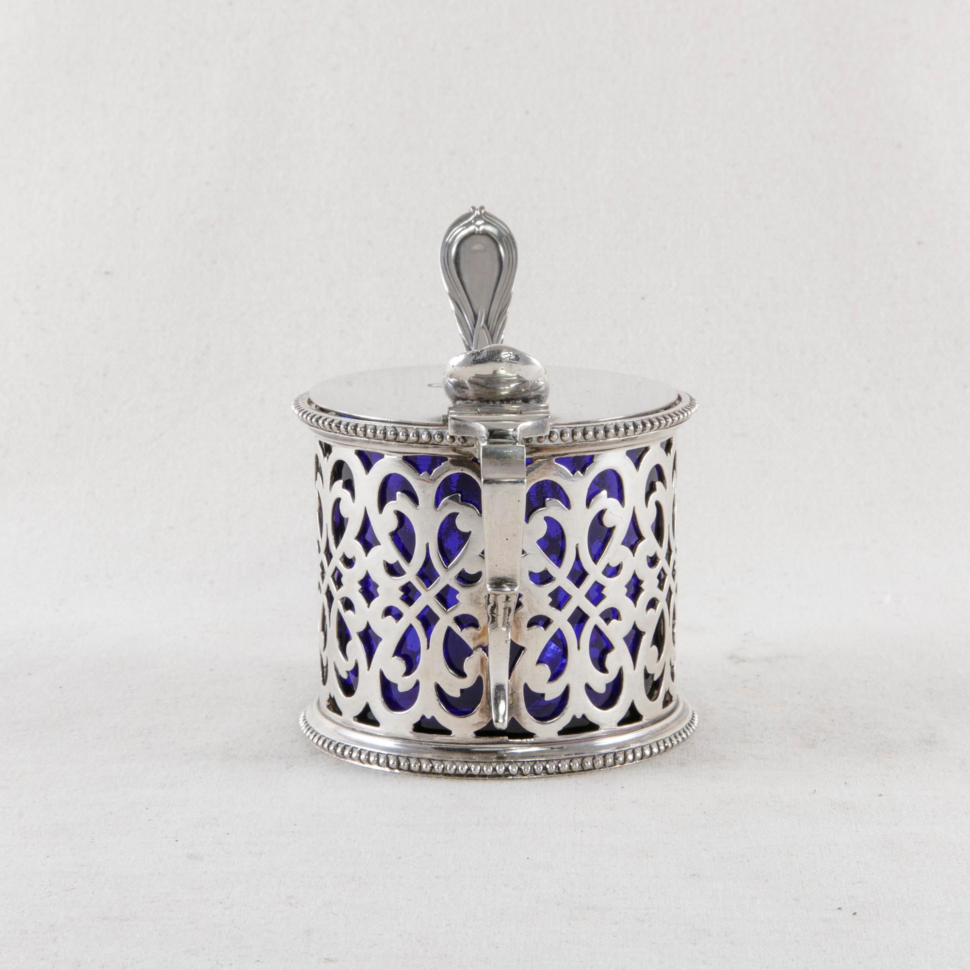 Late 19th Century English Silver Plate Mustard Pot with Lid Spoon, Glass Insert In Good Condition In Fayetteville, AR