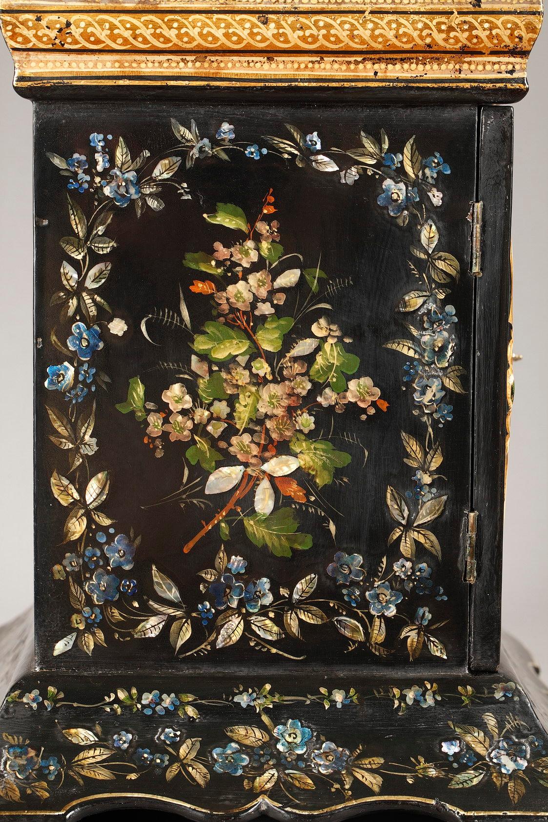 Late 19th Century English Table Casket with Mother-of-pearl Inlay For Sale 10