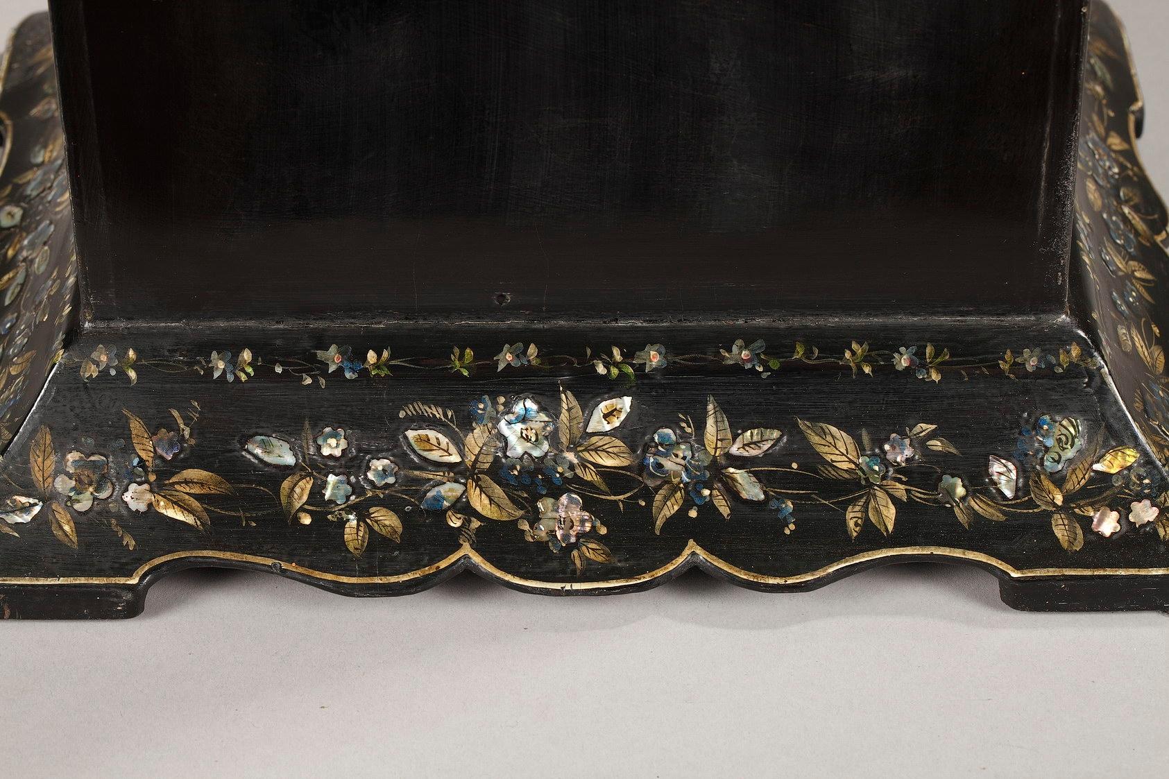 Late 19th Century English Table Casket with Mother-of-pearl Inlay For Sale 12