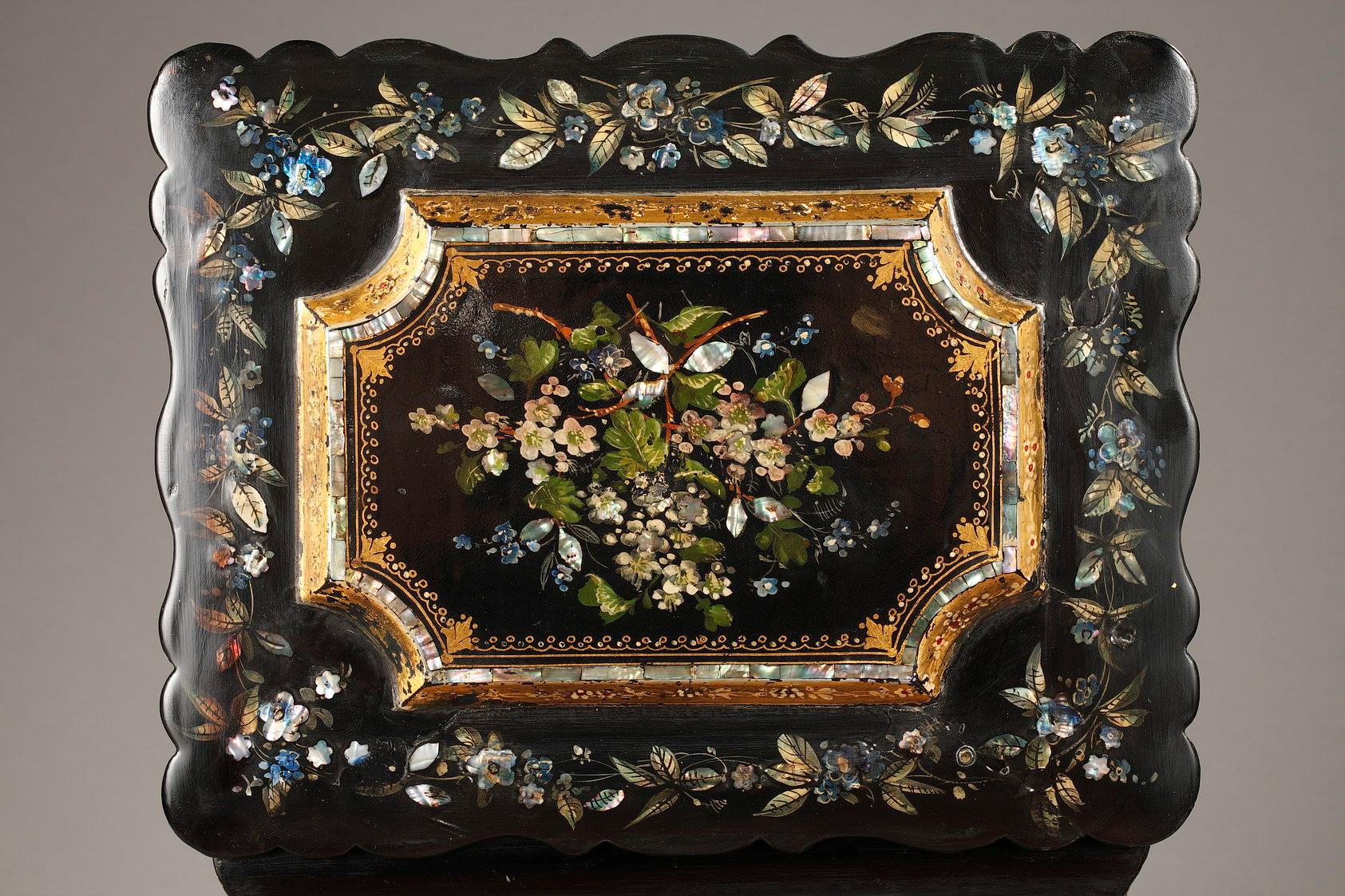 Late 19th Century English Table Casket with Mother-of-pearl Inlay For Sale 15