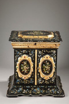 Late 19th Century English Table Casket with Mother-of-pearl Inlay