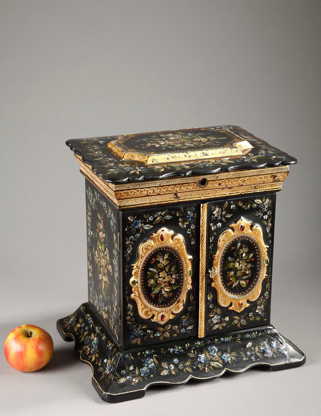 Velvet Late 19th Century English Table Casket with Mother-of-pearl Inlay For Sale