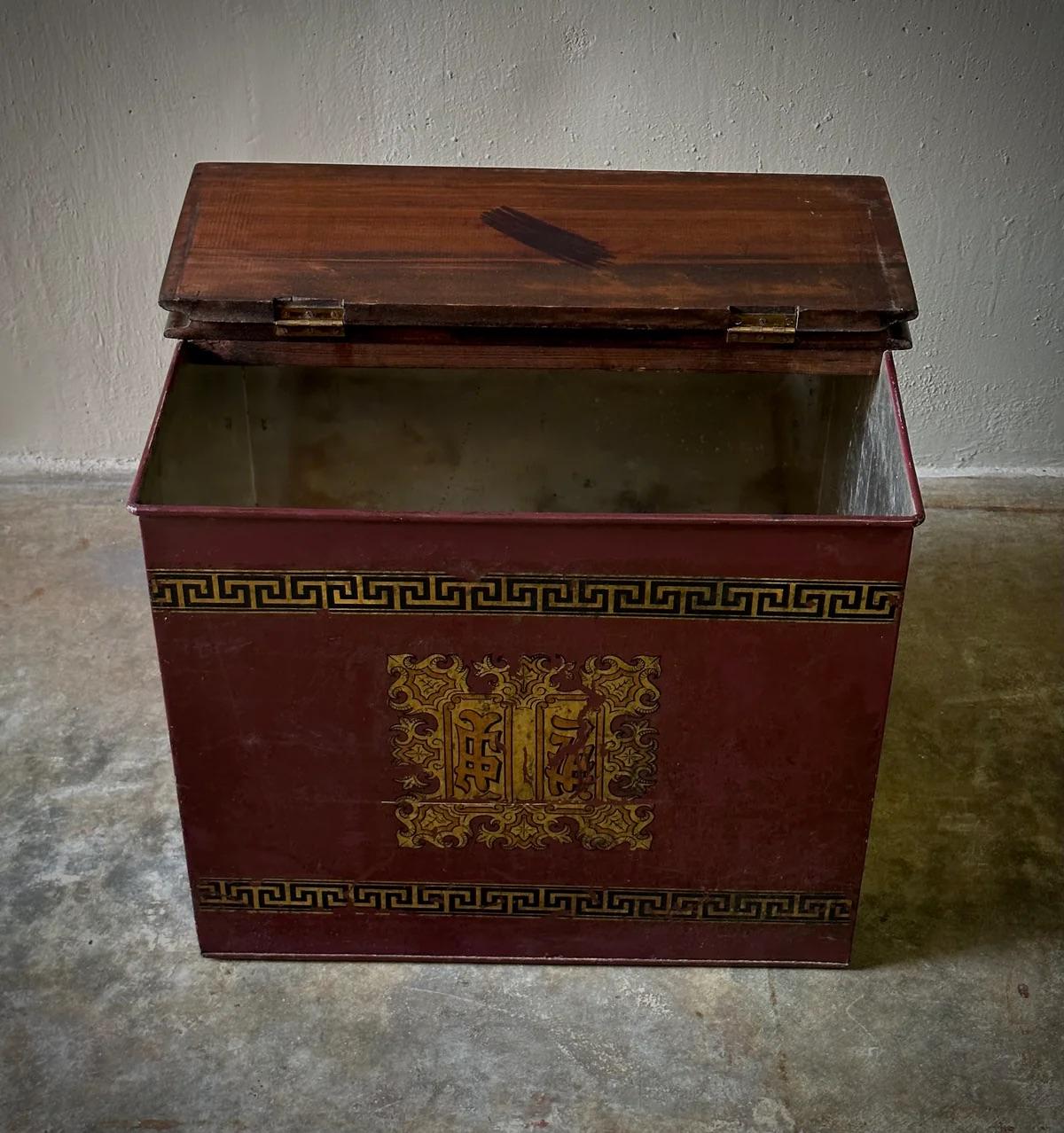 Chinese Late 19th Century English Tin and Wood Storage Box For Sale