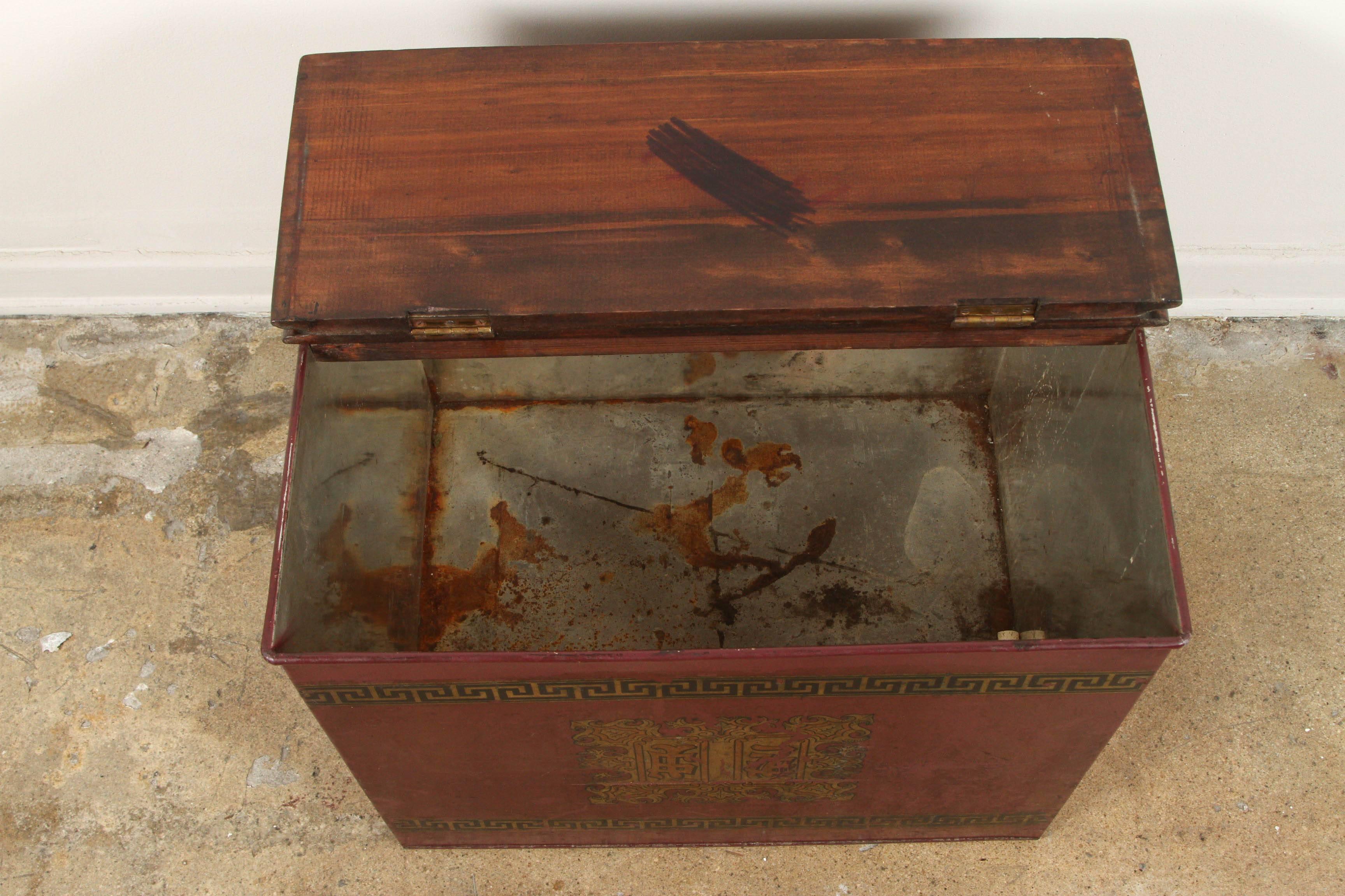 Late 19th Century English Tin and Wood Storage Box In Excellent Condition For Sale In Los Angeles, CA