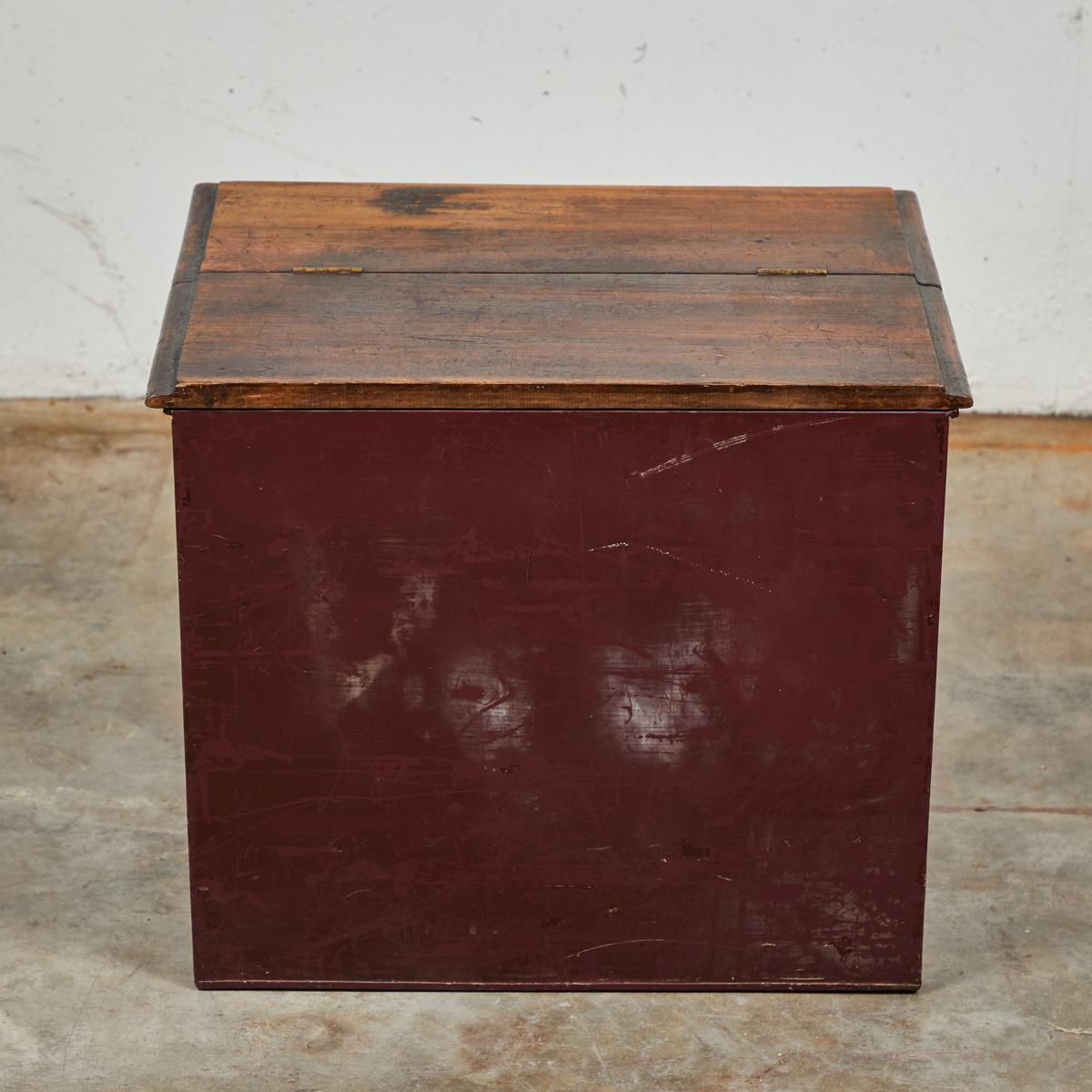 Late 19th Century English Tin and Wood Storage Box For Sale 3