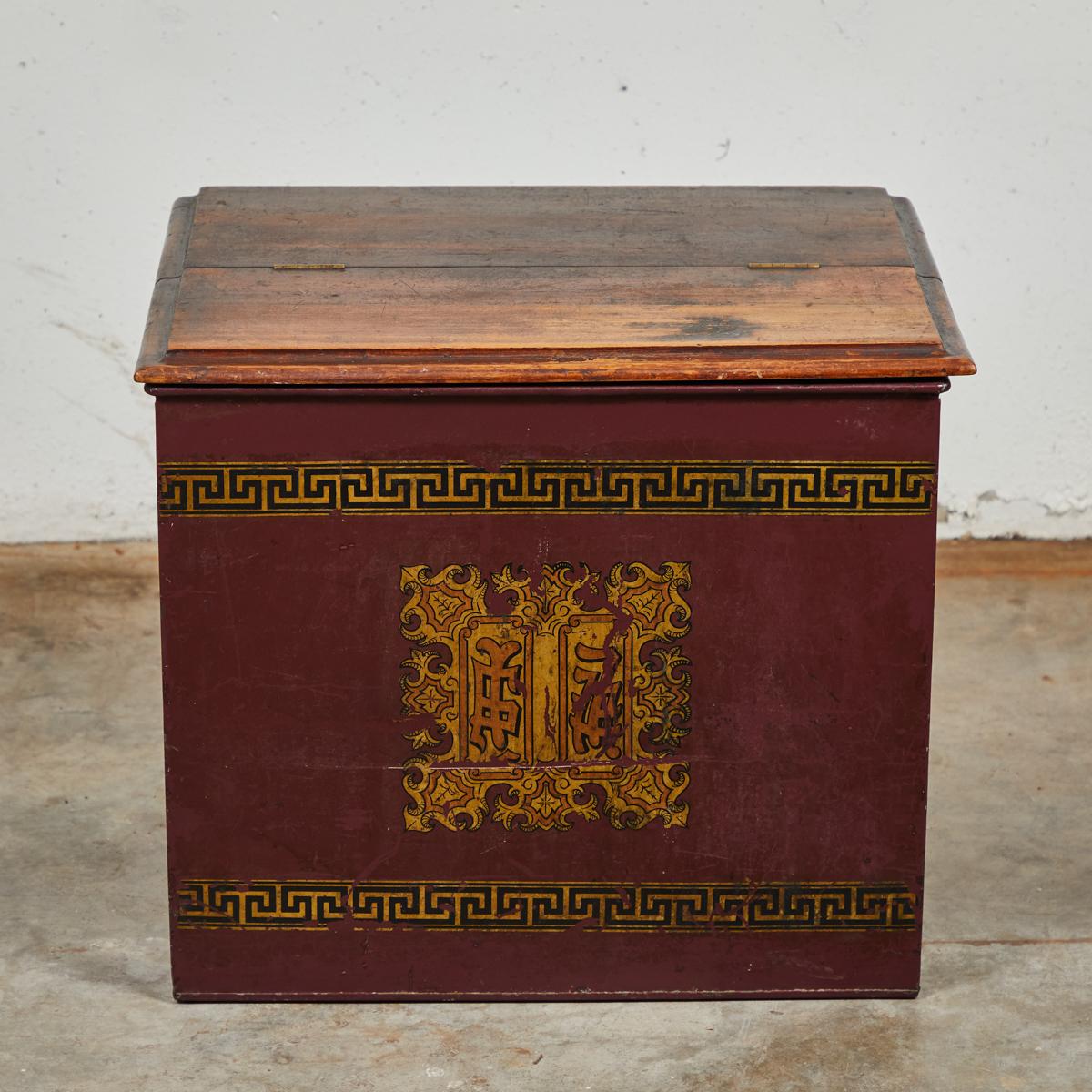 Late 19th Century English Tin and Wood Storage Box For Sale 4