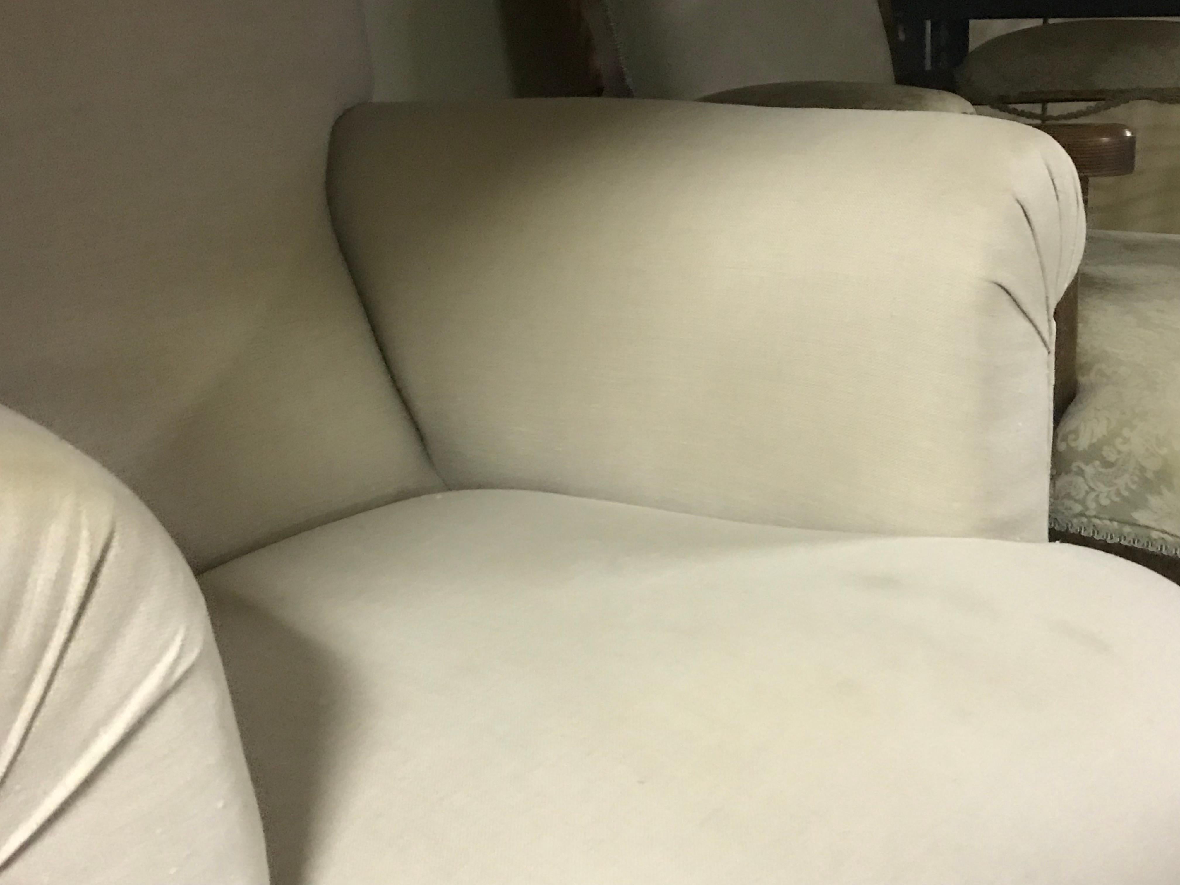 Late 19th Century English Upholstered Chair in Linen In Good Condition In Los Angeles, CA