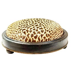 Reposapiés tapizado inglés de finales del siglo XIX