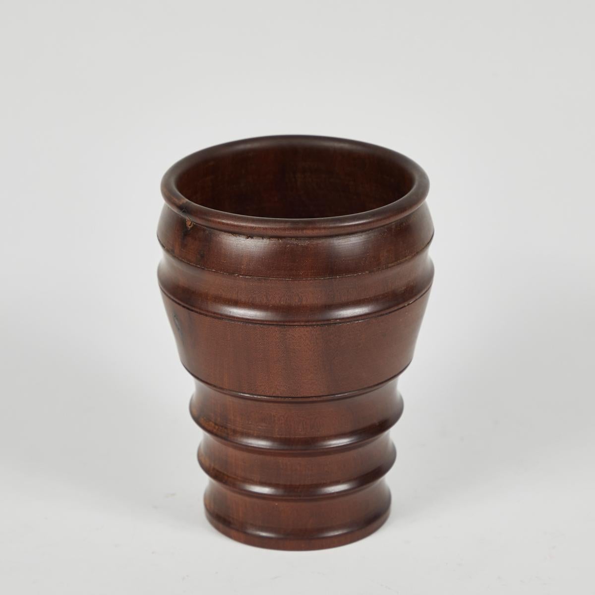 Englische Urne aus dem späten 19. Jahrhundert in Holz (Gedrechselt) im Angebot