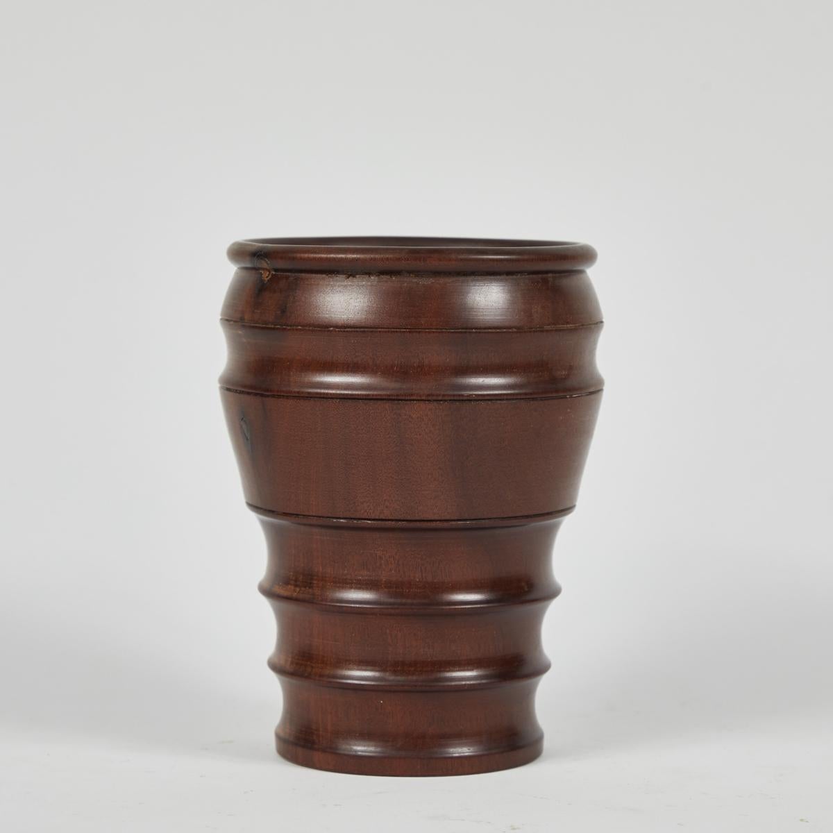 Late 19th Century English Urn in Wood In Good Condition For Sale In Los Angeles, CA