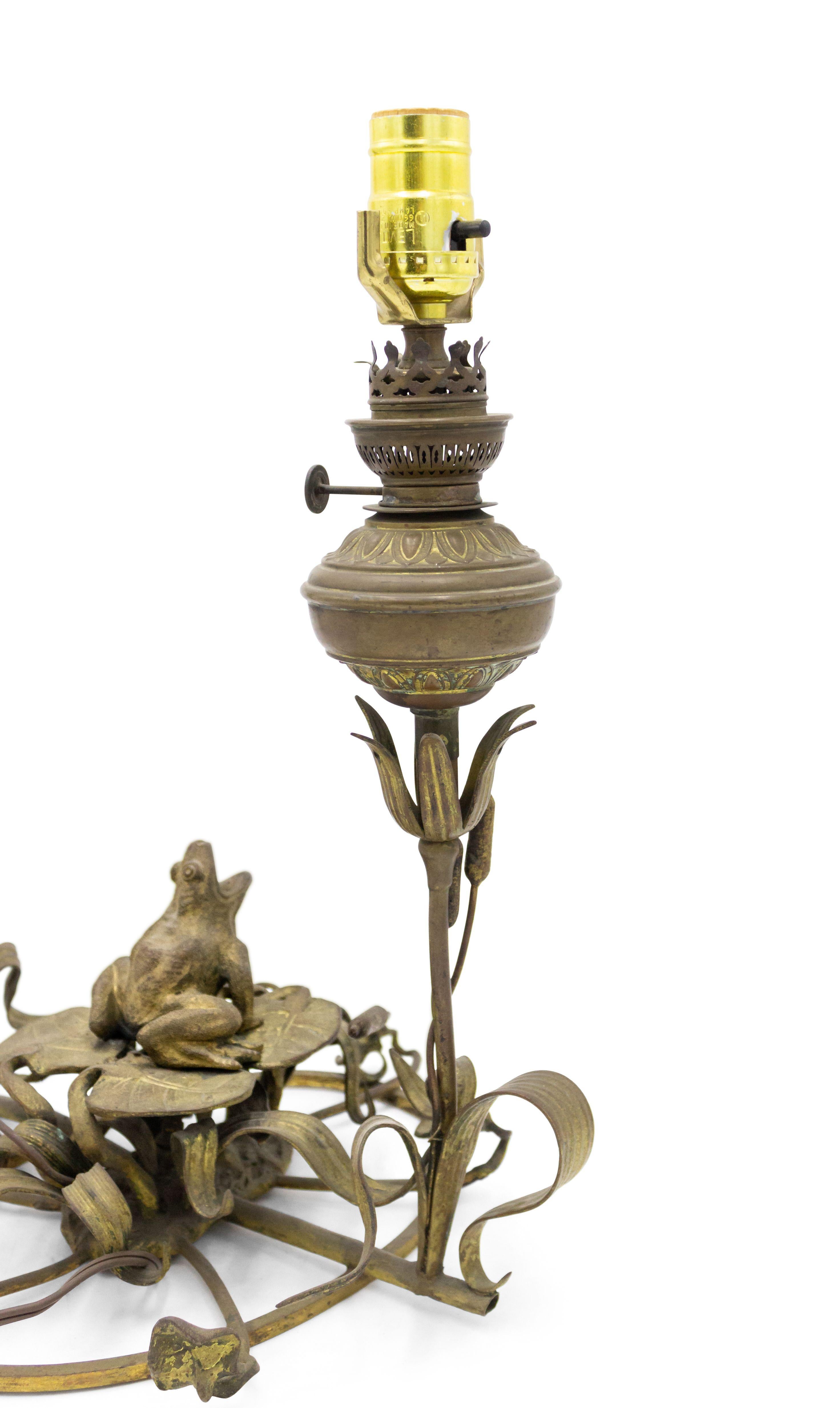 Late 19th Century English Victorian Bronze Frog Table Lamp For Sale 1