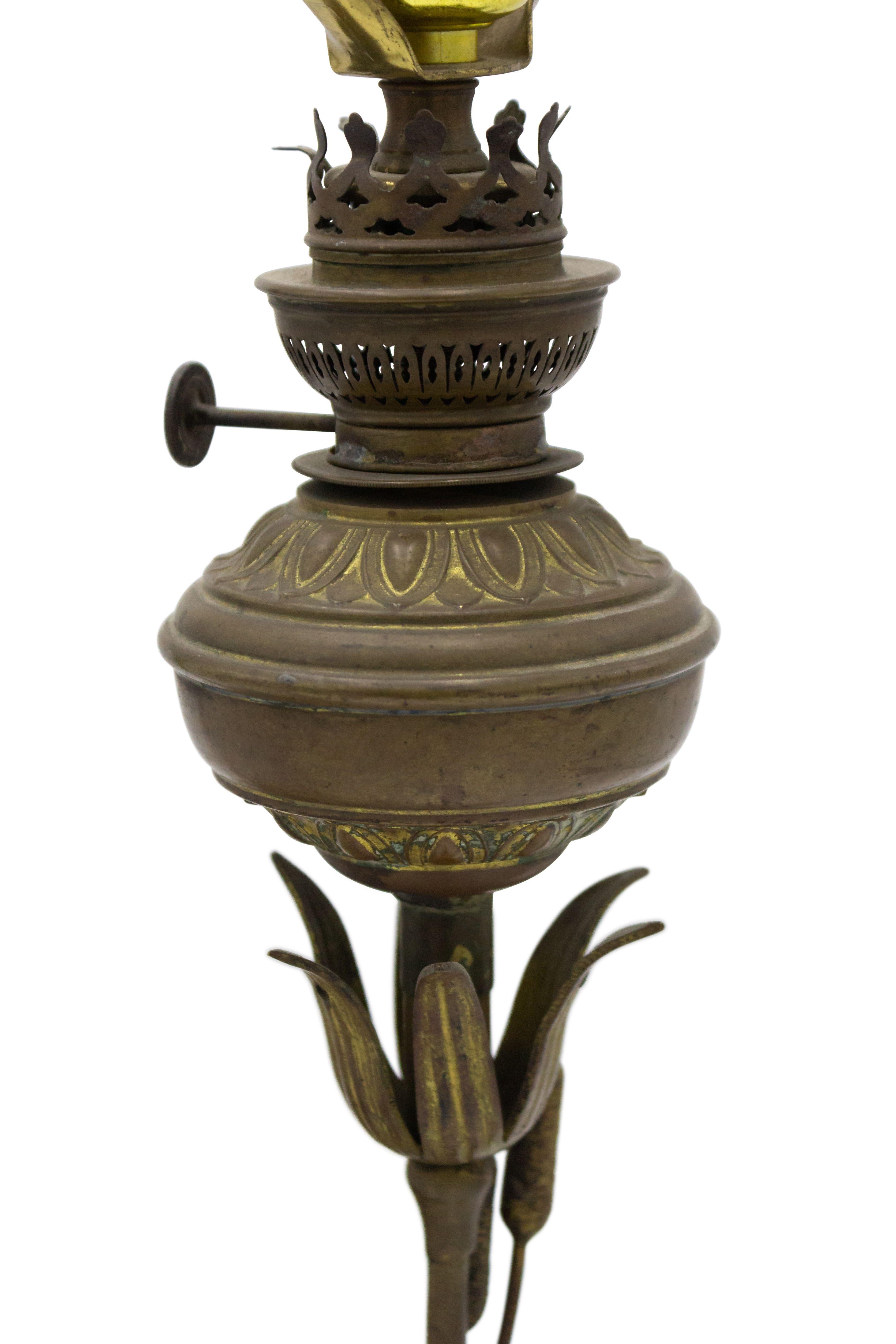 Late 19th Century English Victorian Bronze Frog Table Lamp For Sale 2