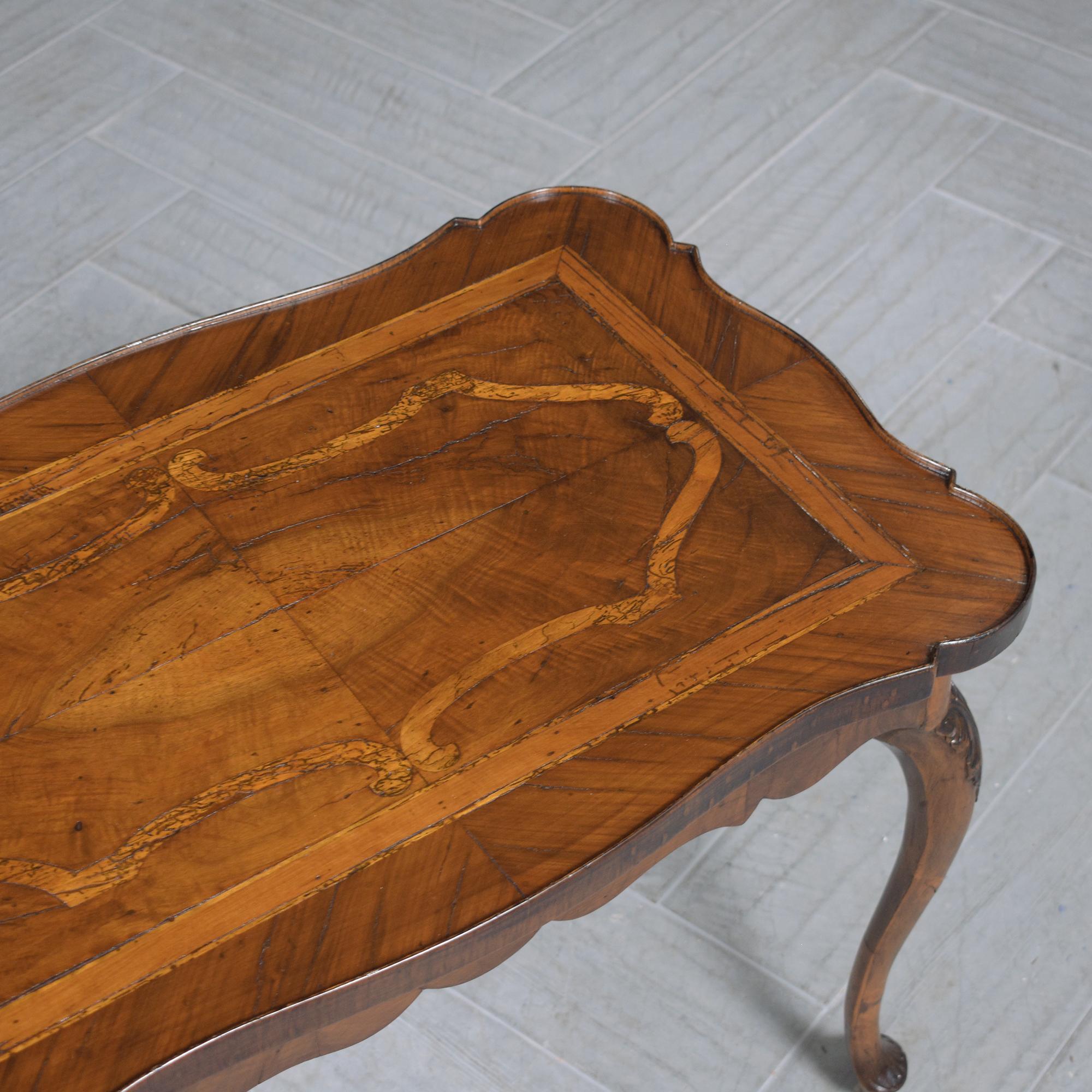 Chippendale Table d'appoint anglaise en noyer à motif incrusté de la fin du XIXe siècle en vente