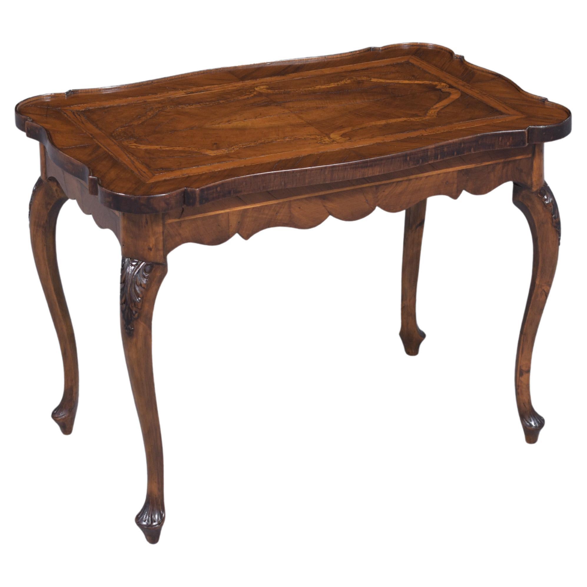 Late 19th-Century English Walnut Side Table with Inlaid Pattern For Sale