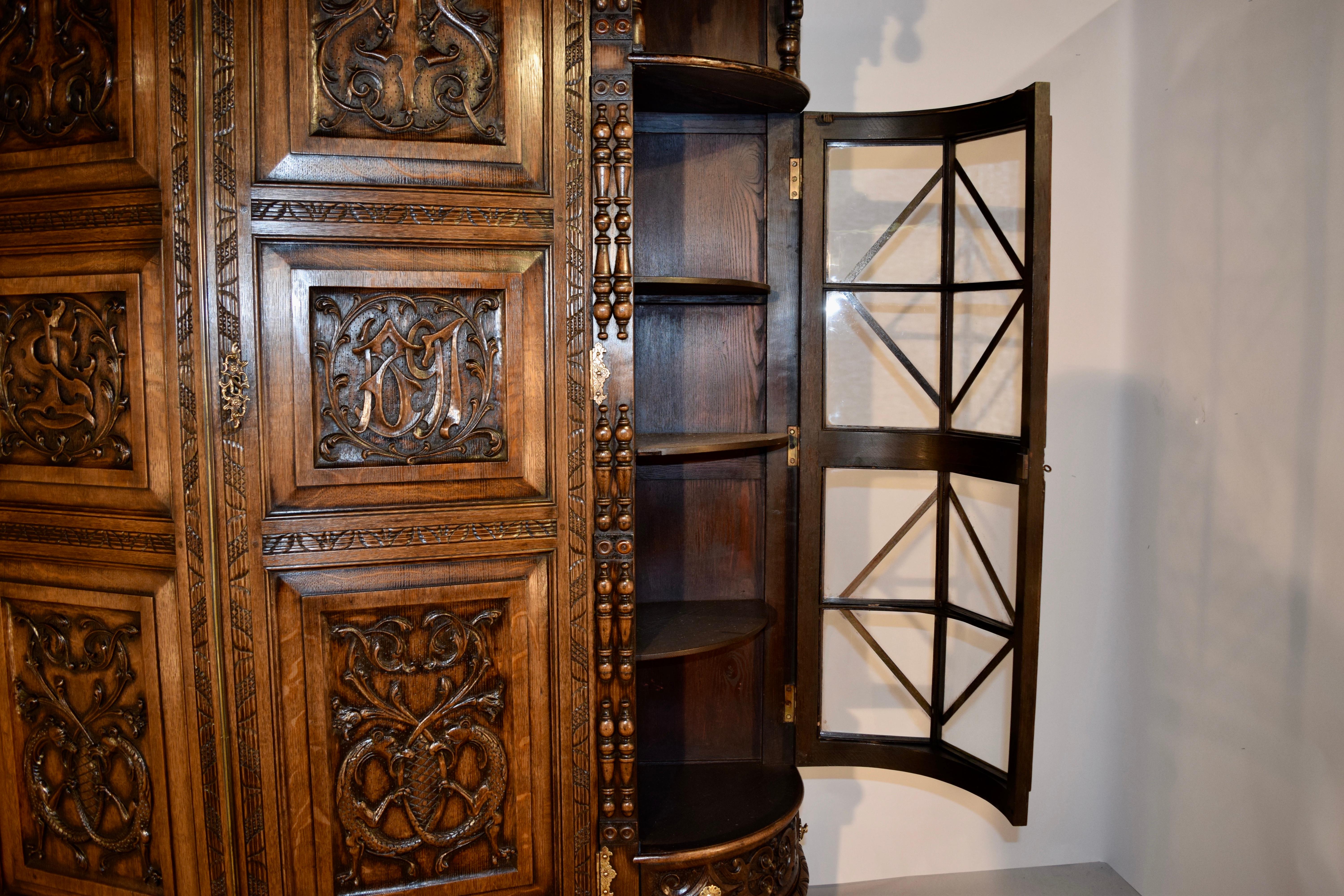 Armario inglés de finales del siglo XIX, fechado en 1897 Vidrio en venta
