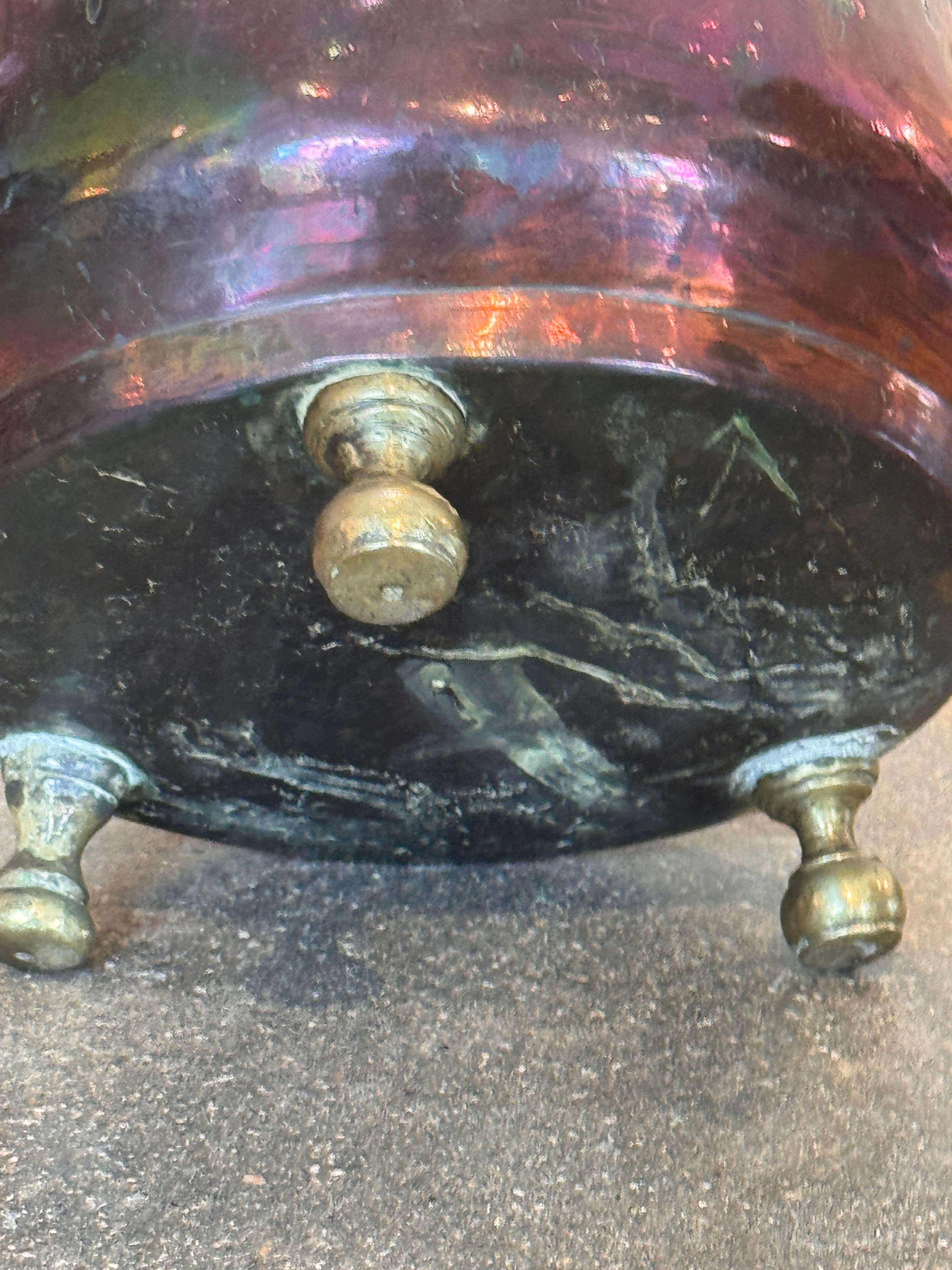 Cubo de latón marroquí grabado de finales del siglo XIX sobre pies en venta 4