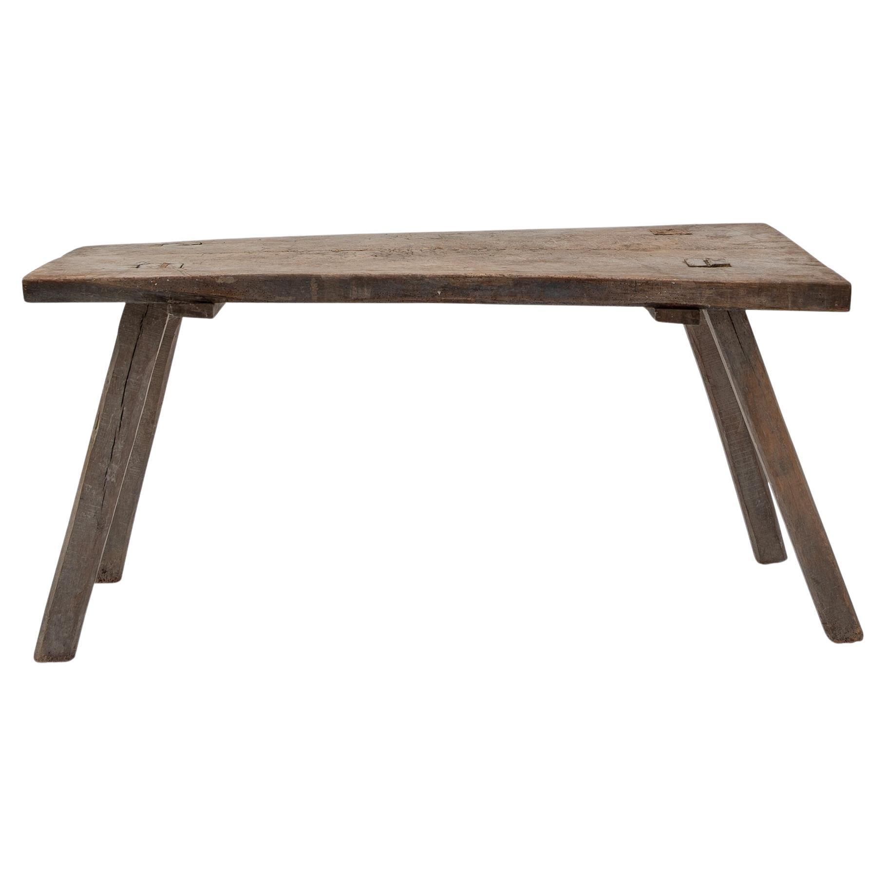 Console, table d'appoint ou table basse de style banc européen de la fin du 19e siècle