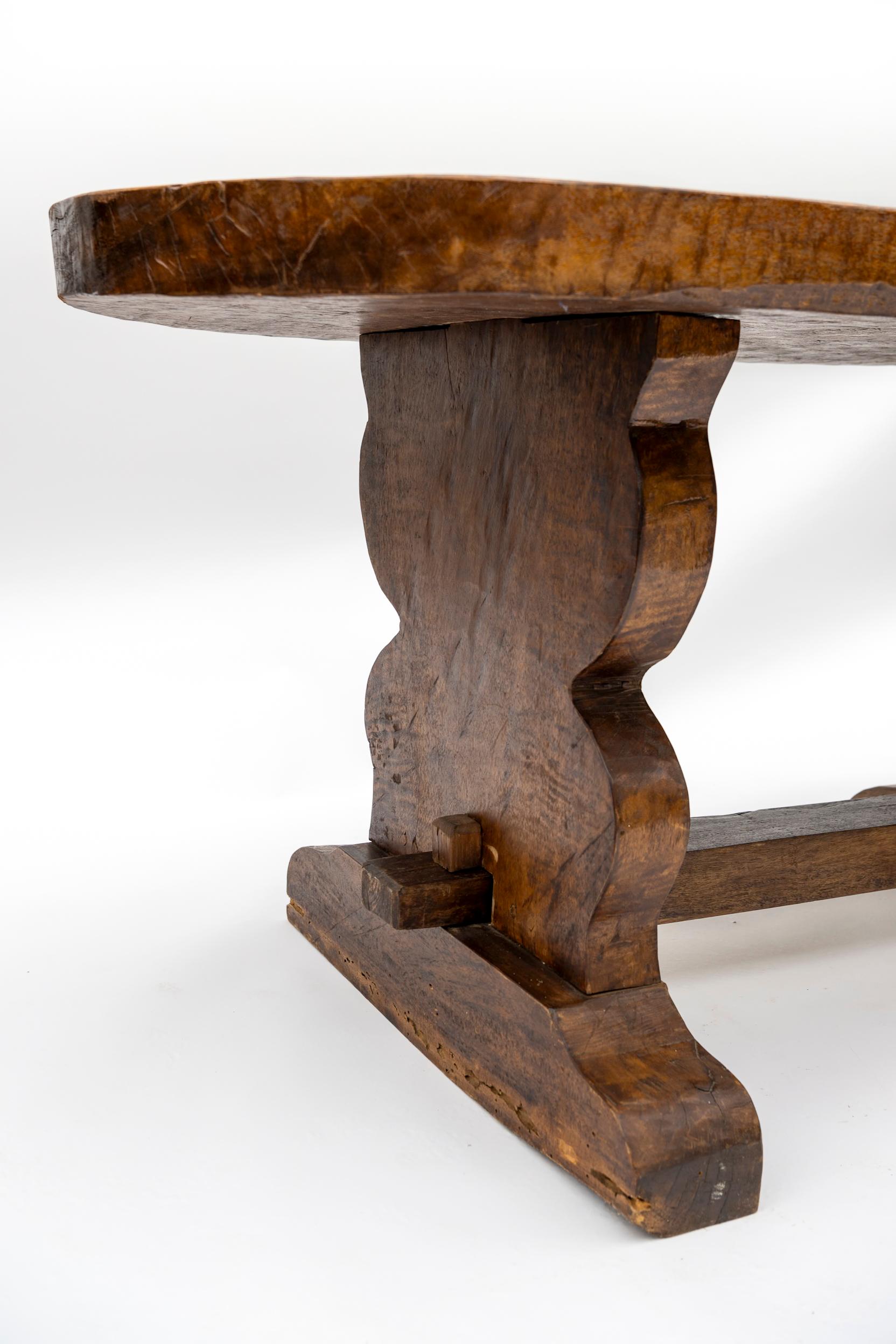 Tavolo da fattoria rustico europeo della fine del XIX secolo, fatto a mano in vendita 4