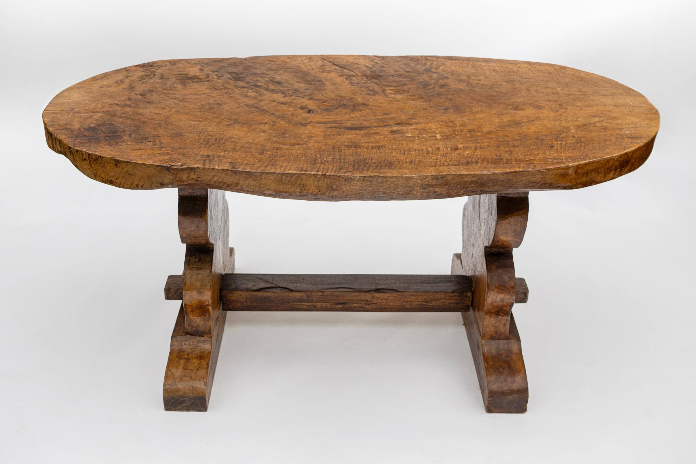 Tavolo da fattoria rustico europeo della fine del XIX secolo, fatto a mano in vendita 5