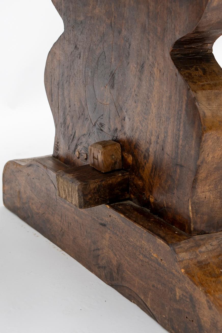 Tavolo da fattoria rustico europeo della fine del XIX secolo, fatto a mano in vendita 8