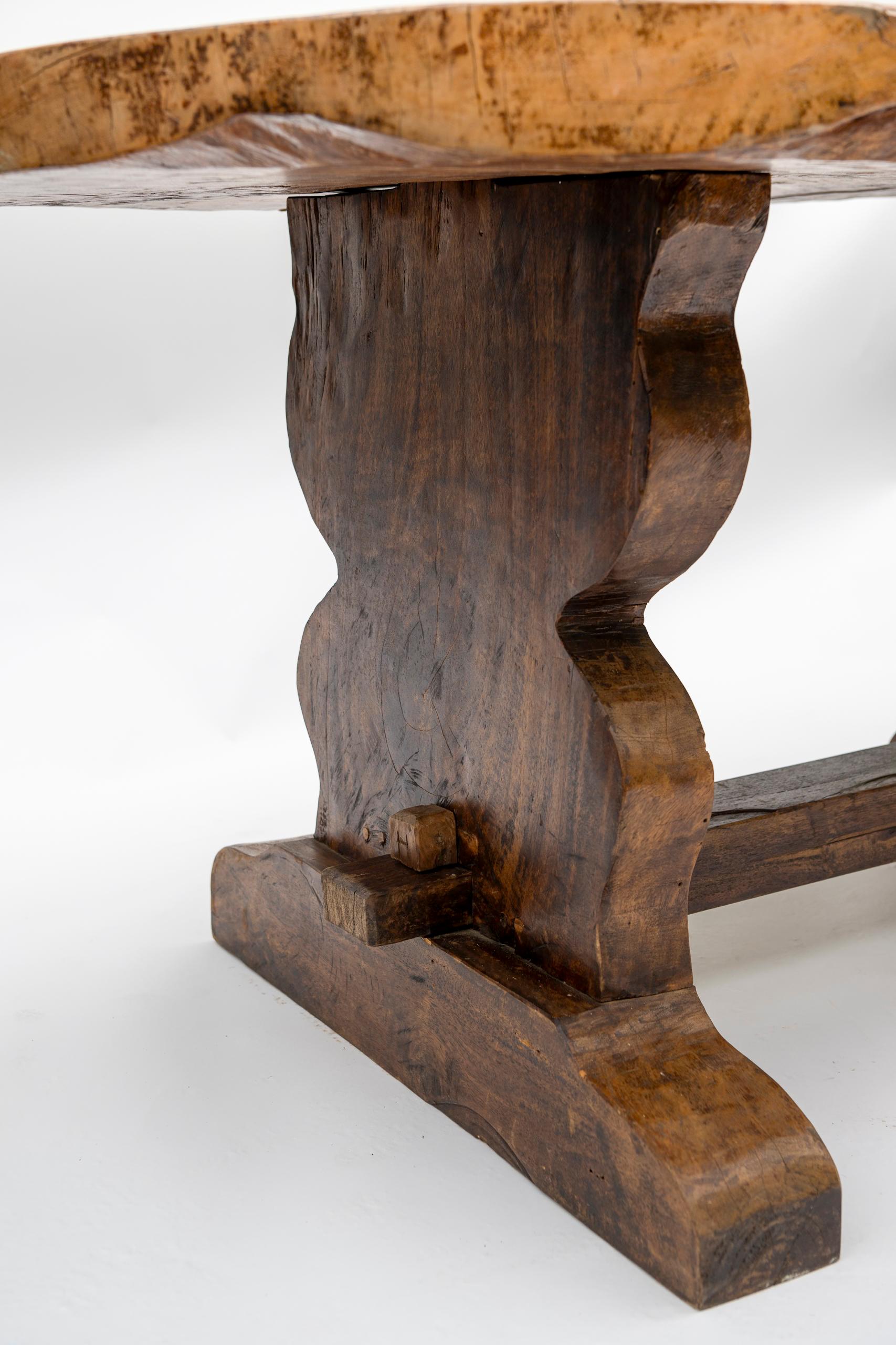 Tavolo da fattoria rustico europeo della fine del XIX secolo, fatto a mano in vendita 9