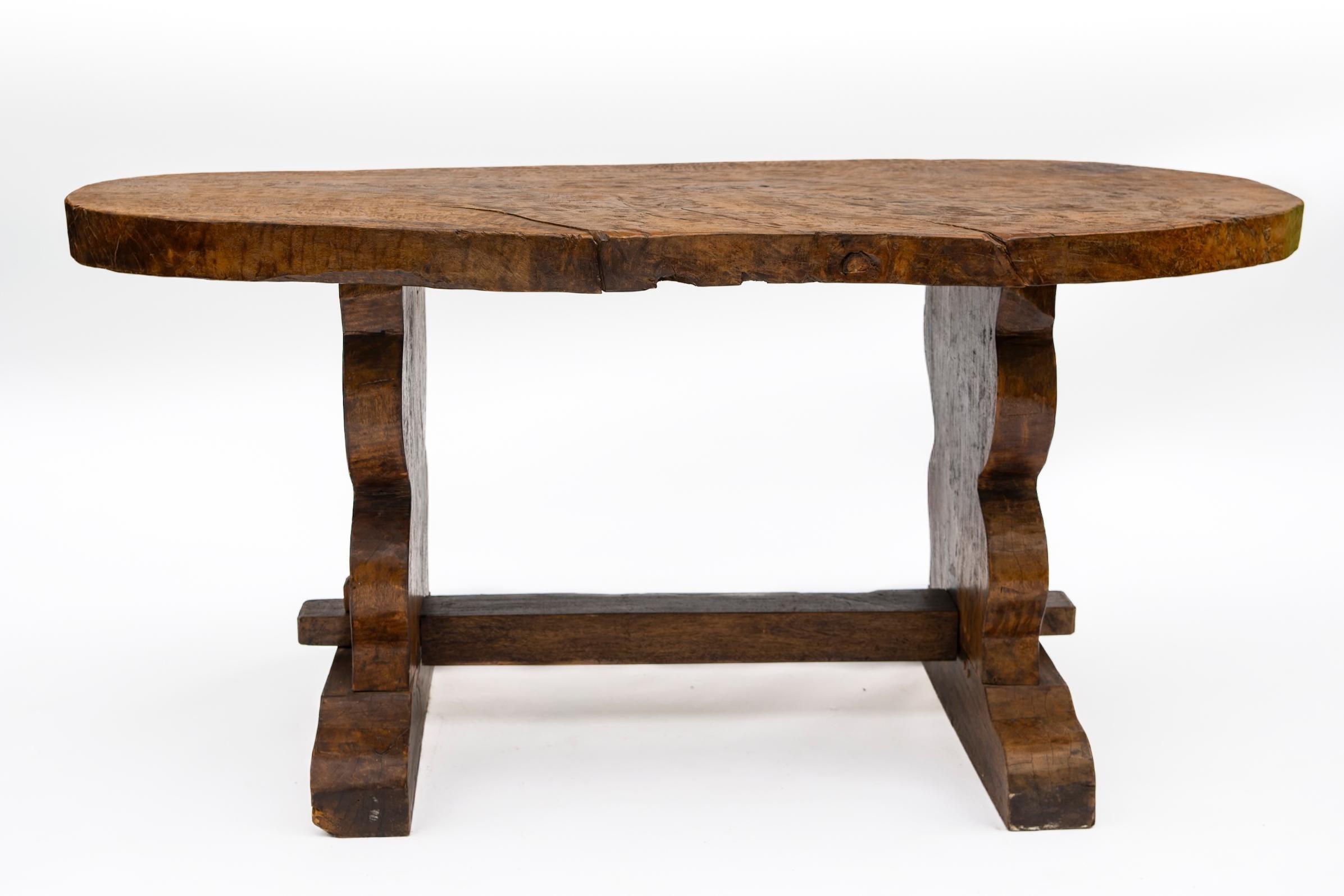 Europeo Tavolo da fattoria rustico europeo della fine del XIX secolo, fatto a mano in vendita