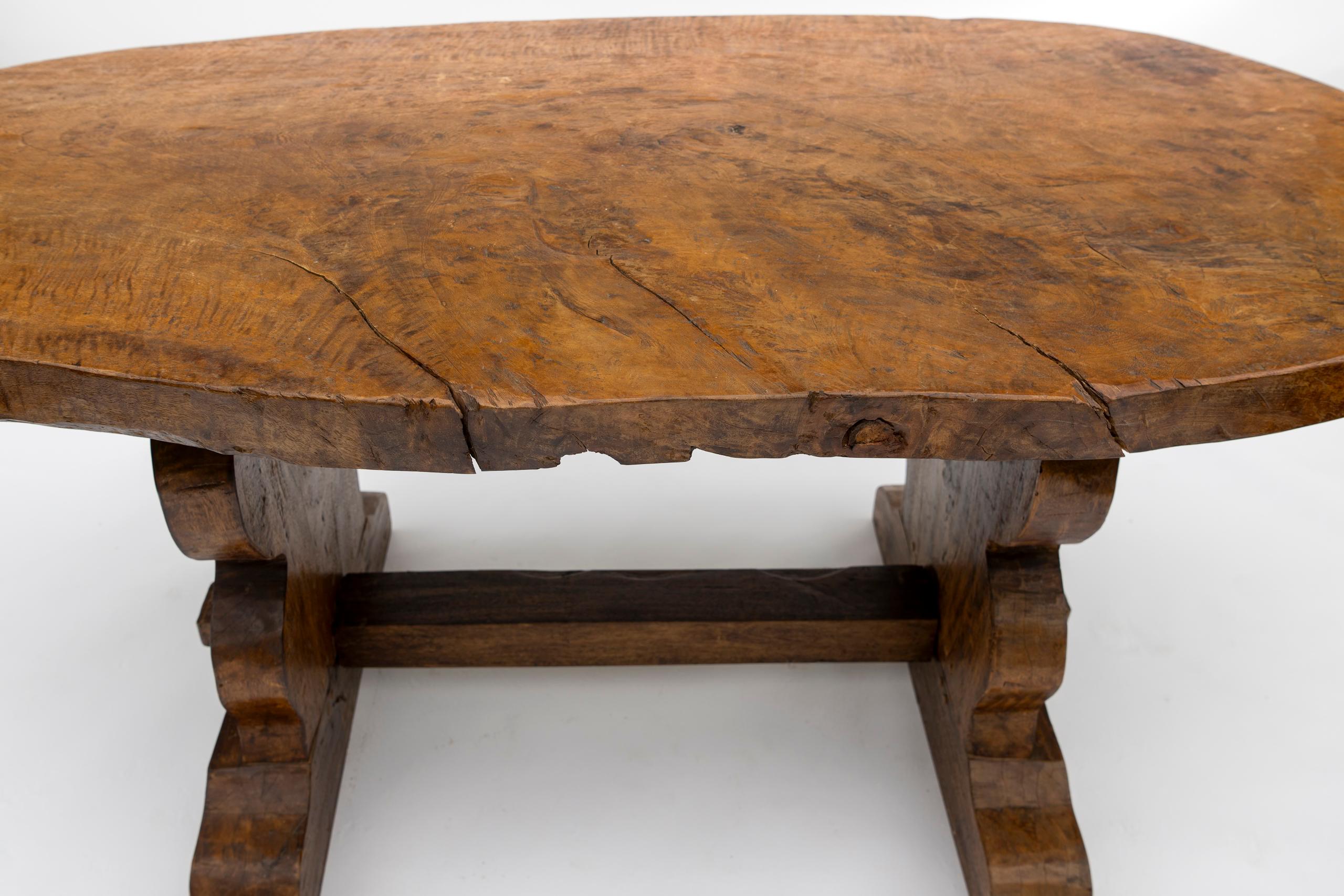 Legno massiccio Tavolo da fattoria rustico europeo della fine del XIX secolo, fatto a mano in vendita