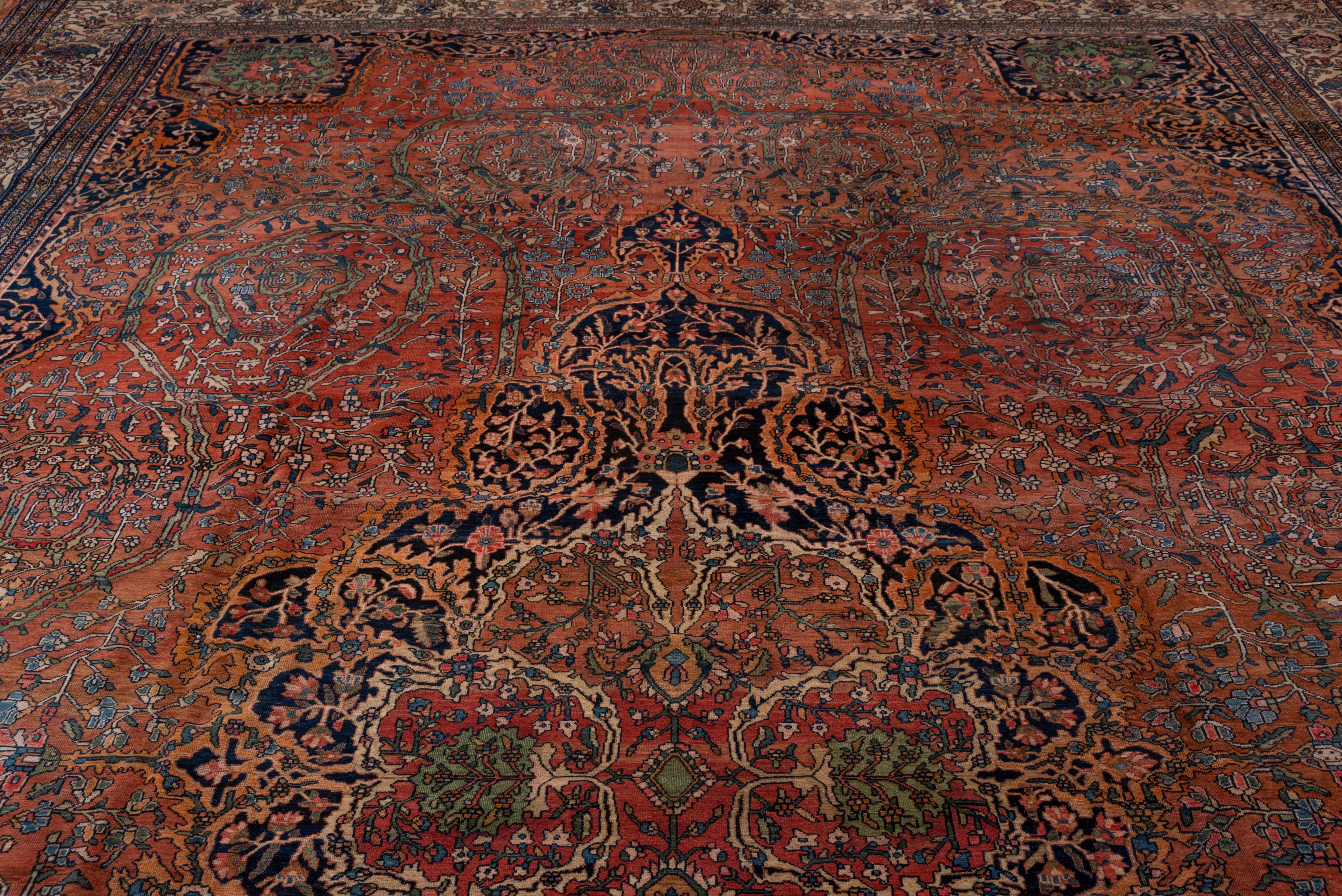 Perse Tapis de manoir Farahan Sarouk de la fin du XIXe siècle, champ de rouille, médaillon central en vente