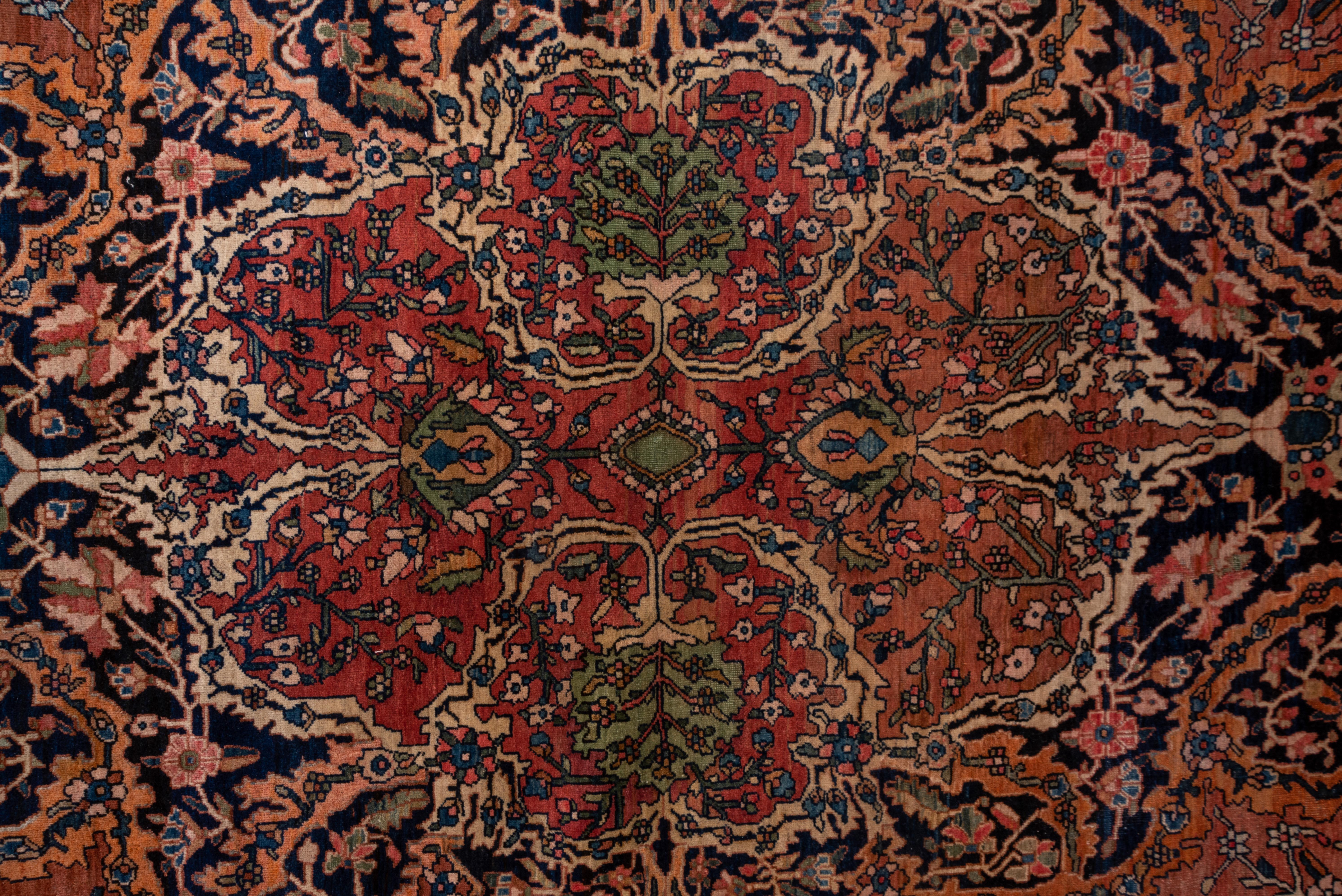 Late 19th Century Farahan Sarouk Mansion Carpet, Rust Field, Center Medallion In Good Condition For Sale In New York, NY