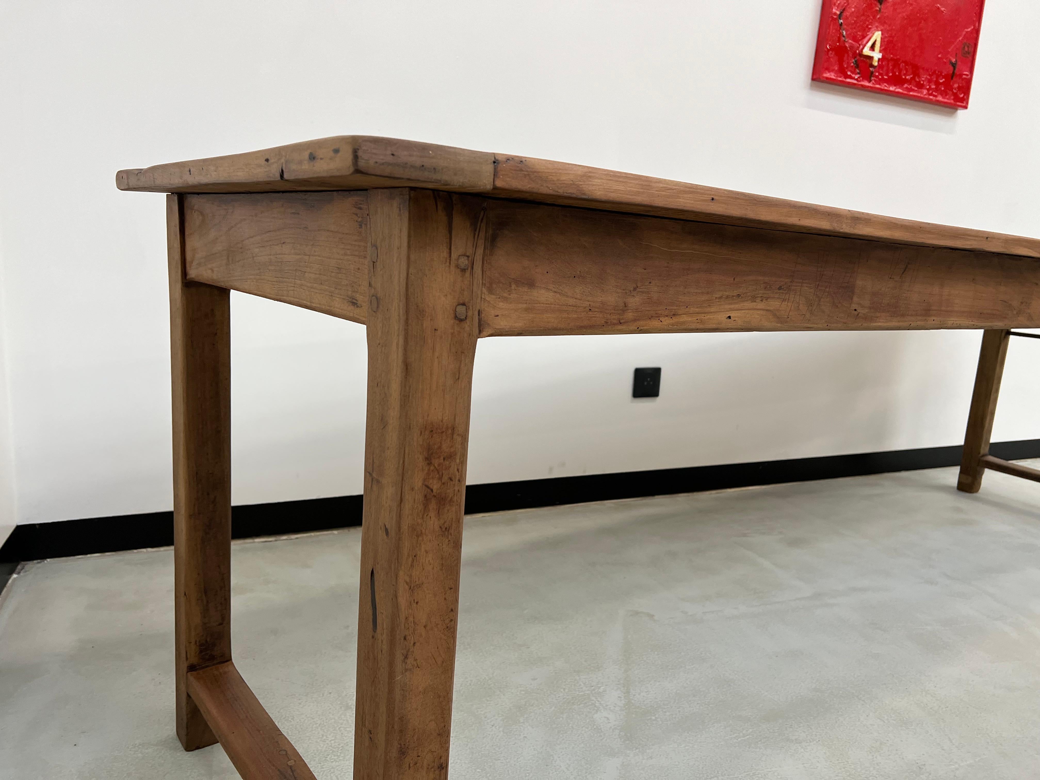 Late 19th century farm table in solid cherry wood For Sale 3
