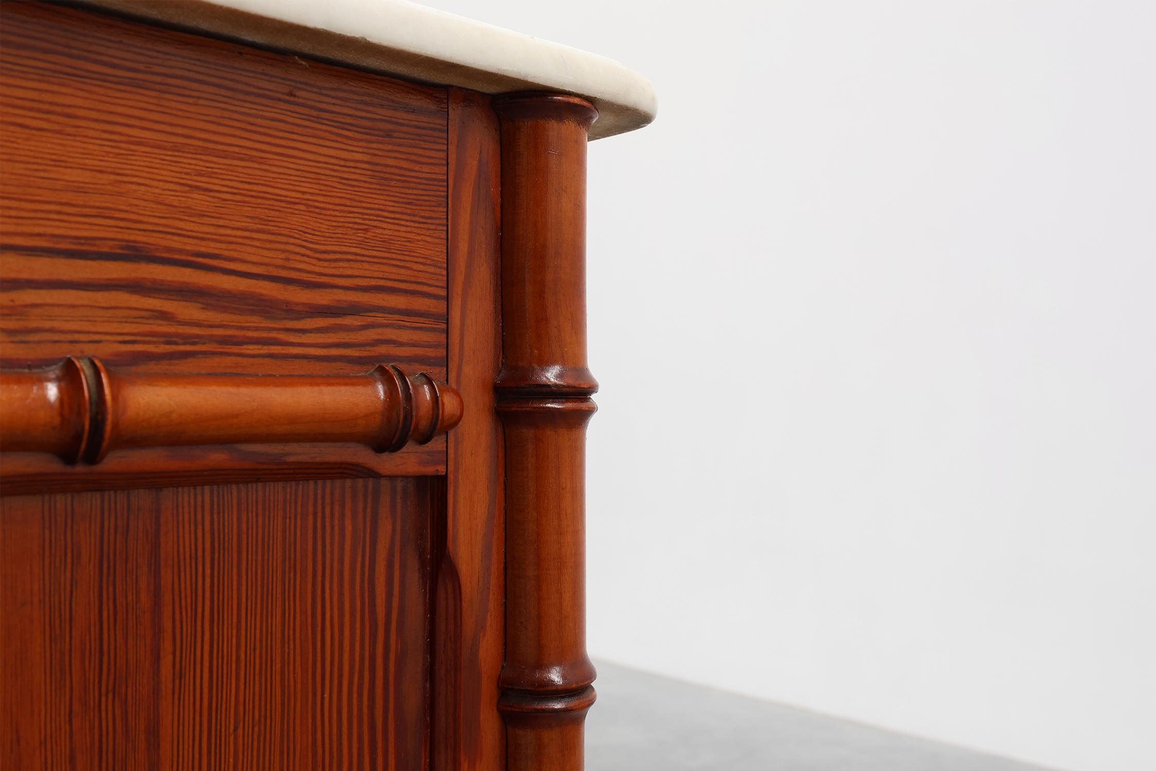 Late 19th century Faux bamboo and marble bedside table, France en vente 4