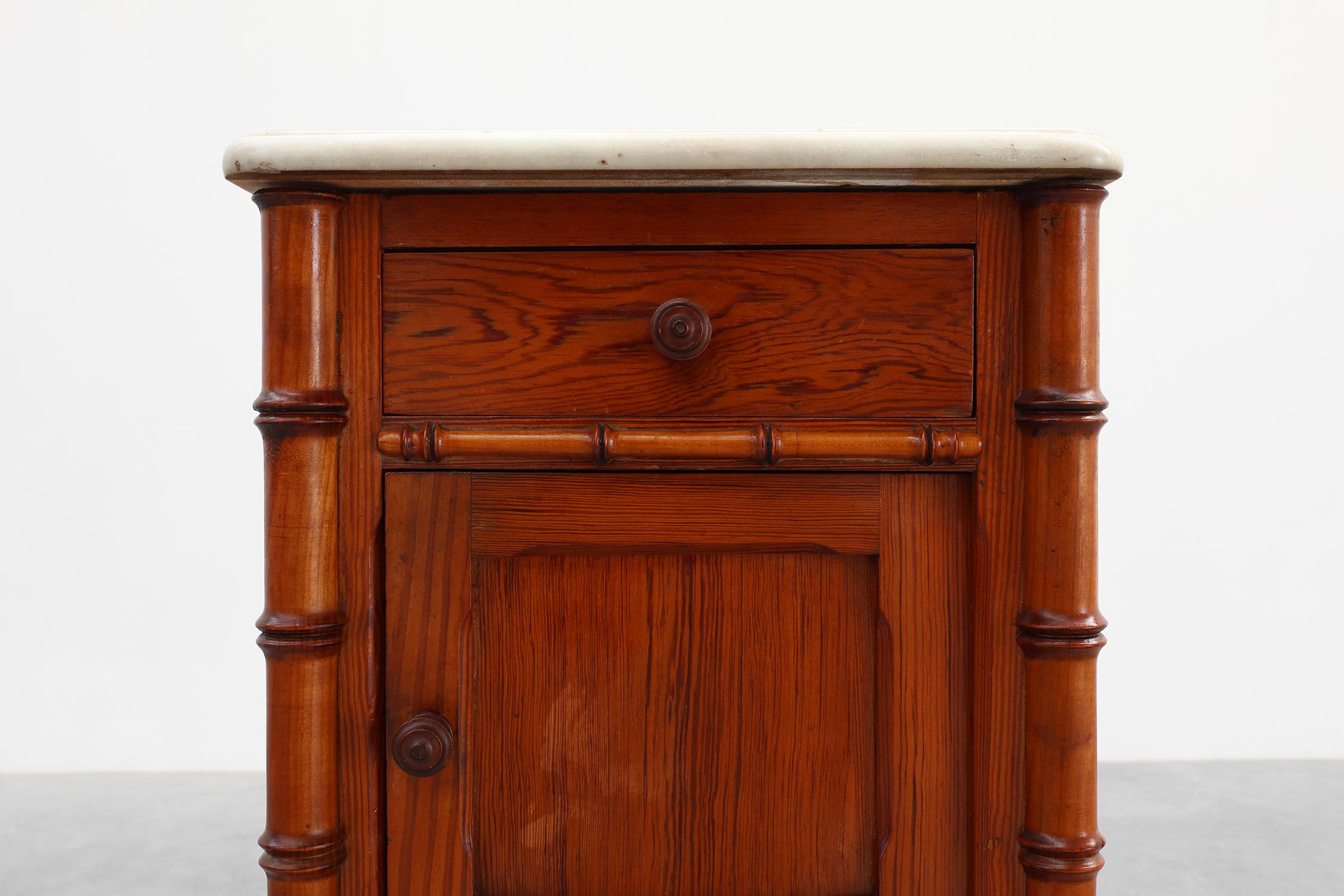 Chinoiseries Late 19th century Faux bamboo and marble bedside table, France en vente