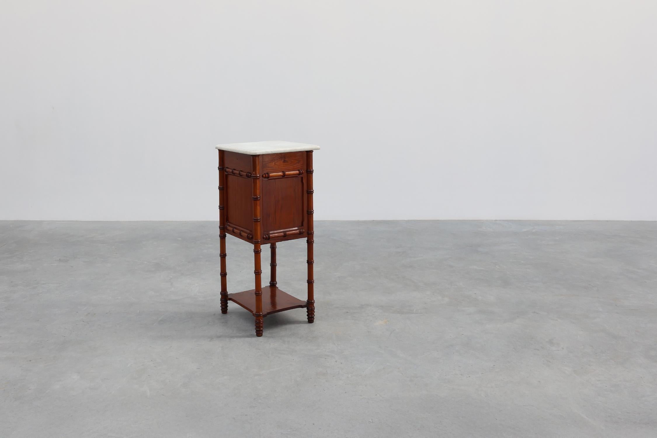 Late 19th century Faux bamboo and marble bedside table, France en vente 1