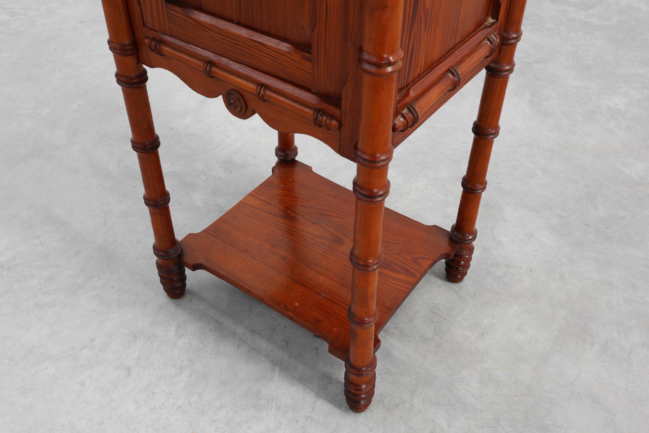Late 19th century Faux bamboo and marble bedside table, France en vente 2