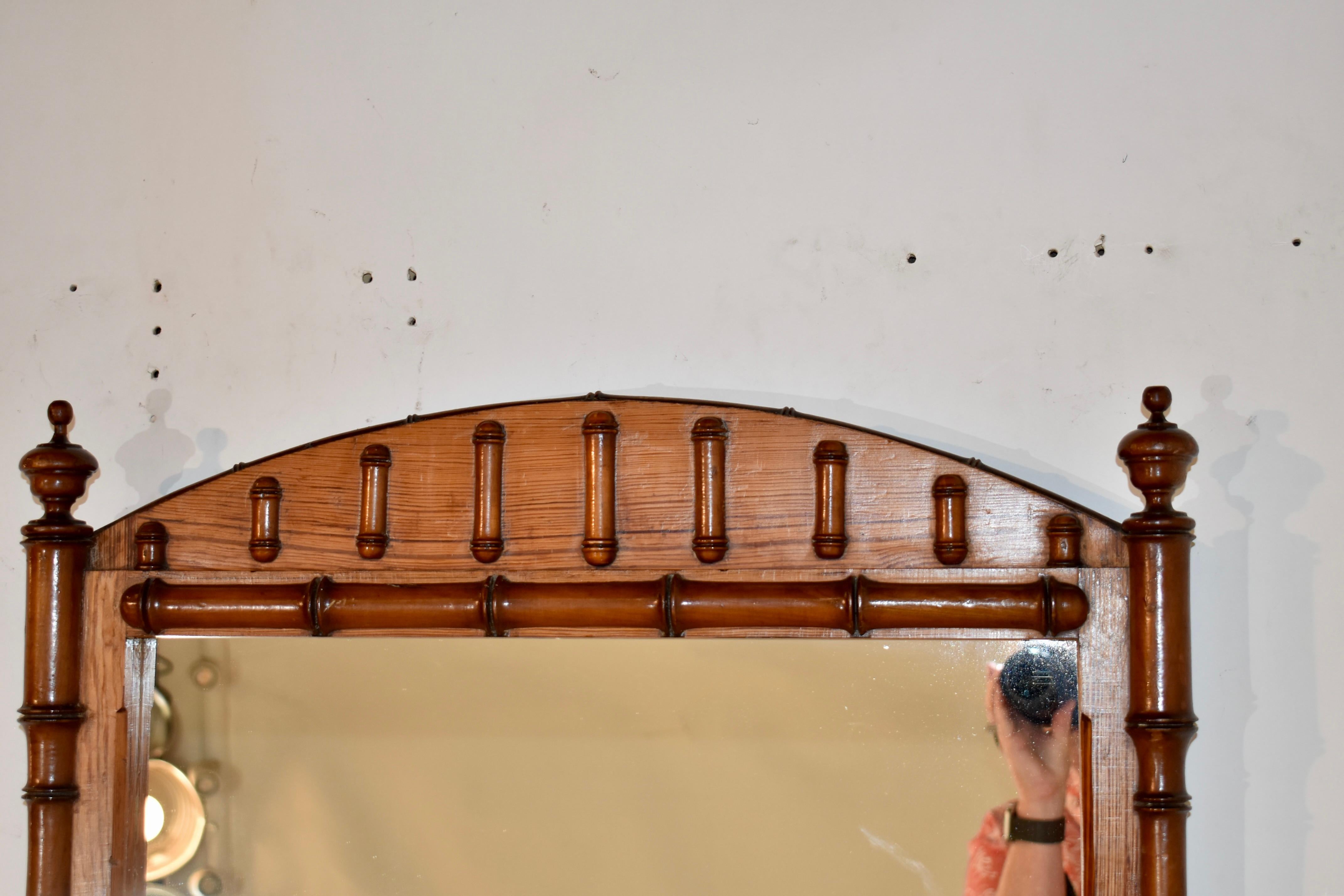 Tourné Miroir mural en faux bambou de la fin du 19e siècle en vente