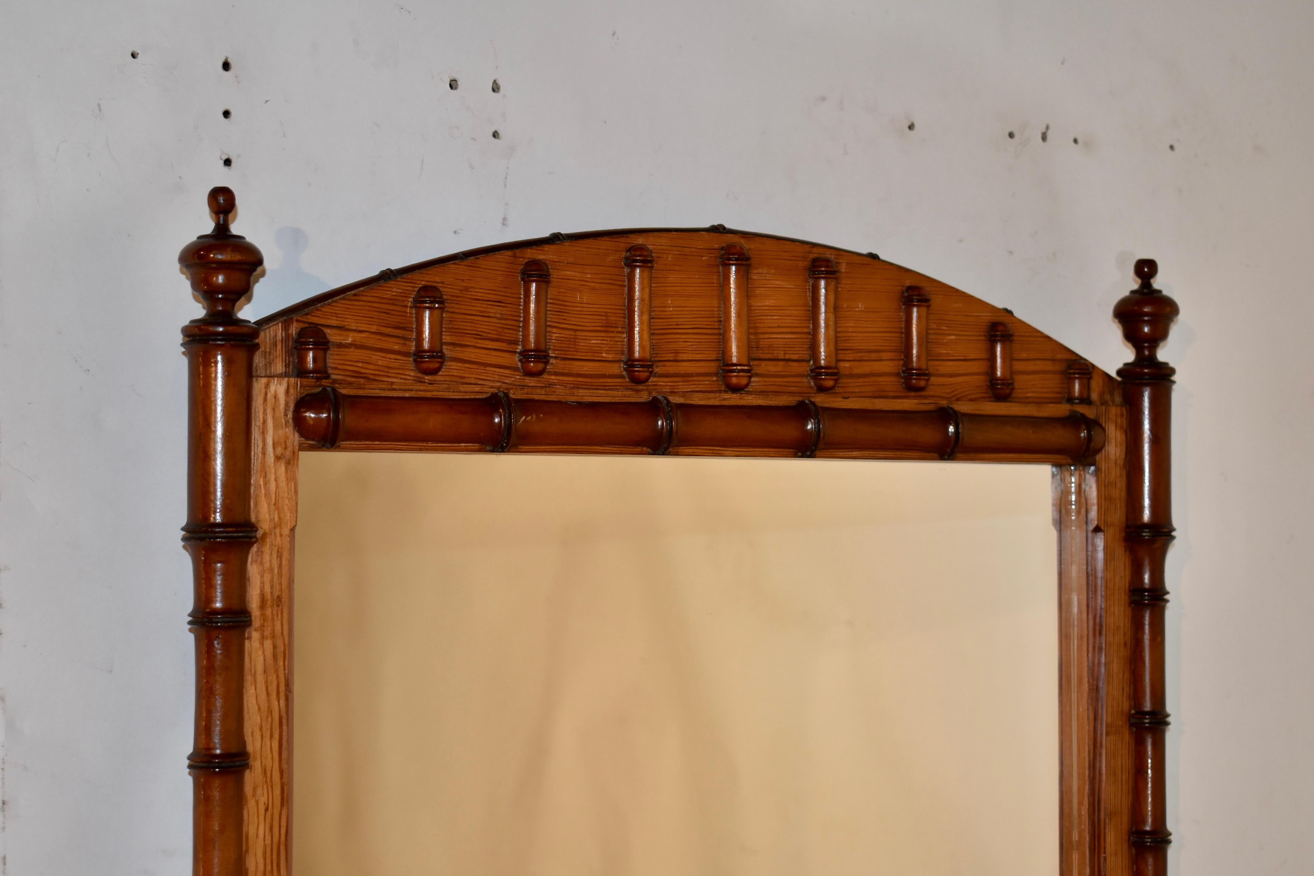 Miroir mural en faux bambou de la fin du 19e siècle en vente 1