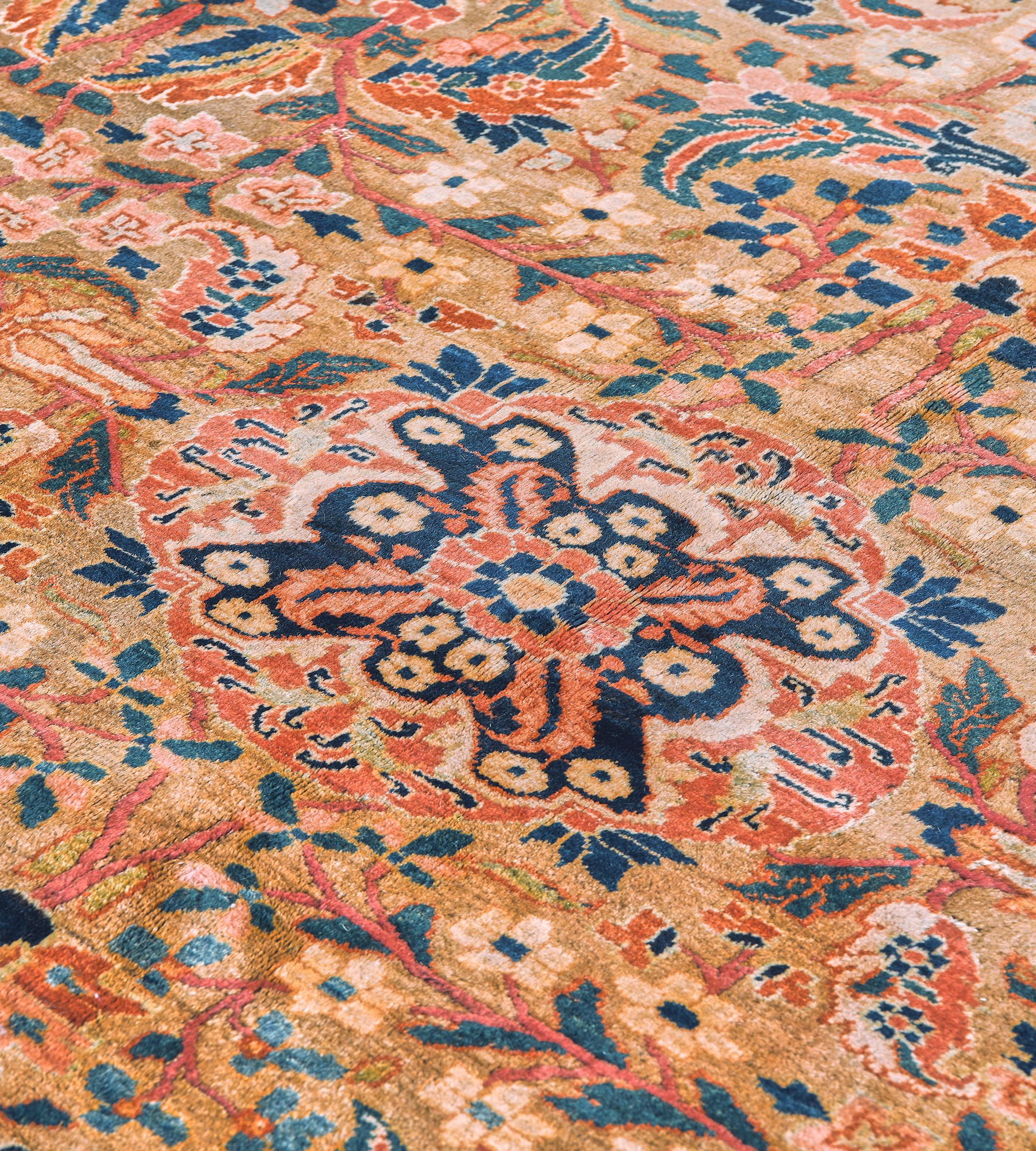 Tappeto Fereghan della fine del XIX secolo proveniente dalla Persia occidentale In condizioni buone in vendita a West Hollywood, CA