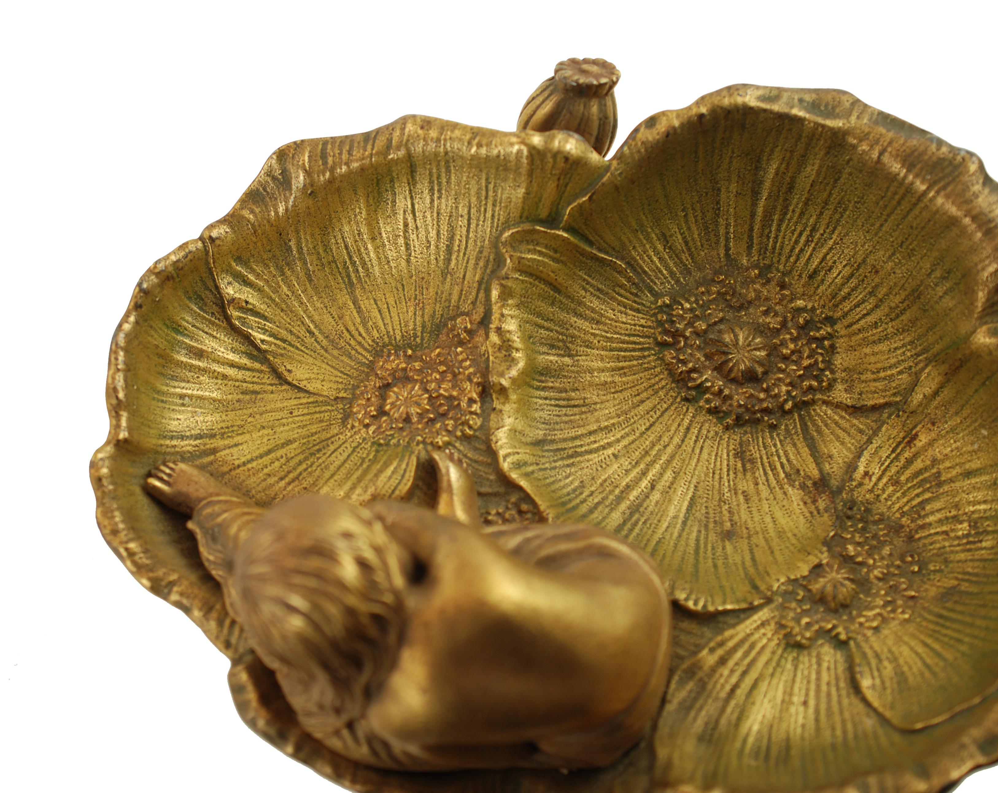 Late 19th Century Figural Maiden and Poppy Blossom Centerpiece Bowl For Sale 2