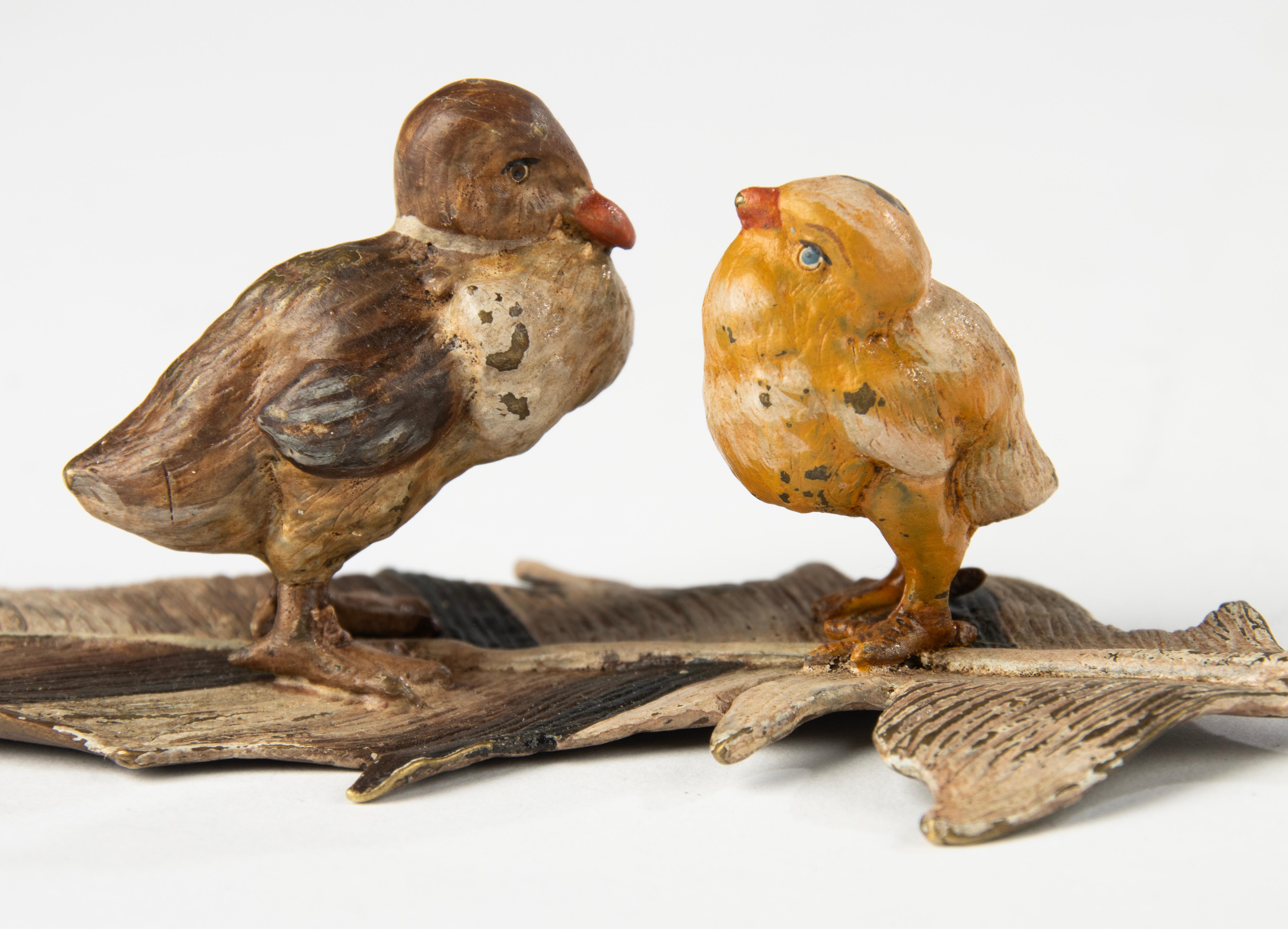Fin du XIXe siècle Fin du 19e siècle Figurine - Vienna Bronze - Peint à froid - Oiseaux à la plume en vente